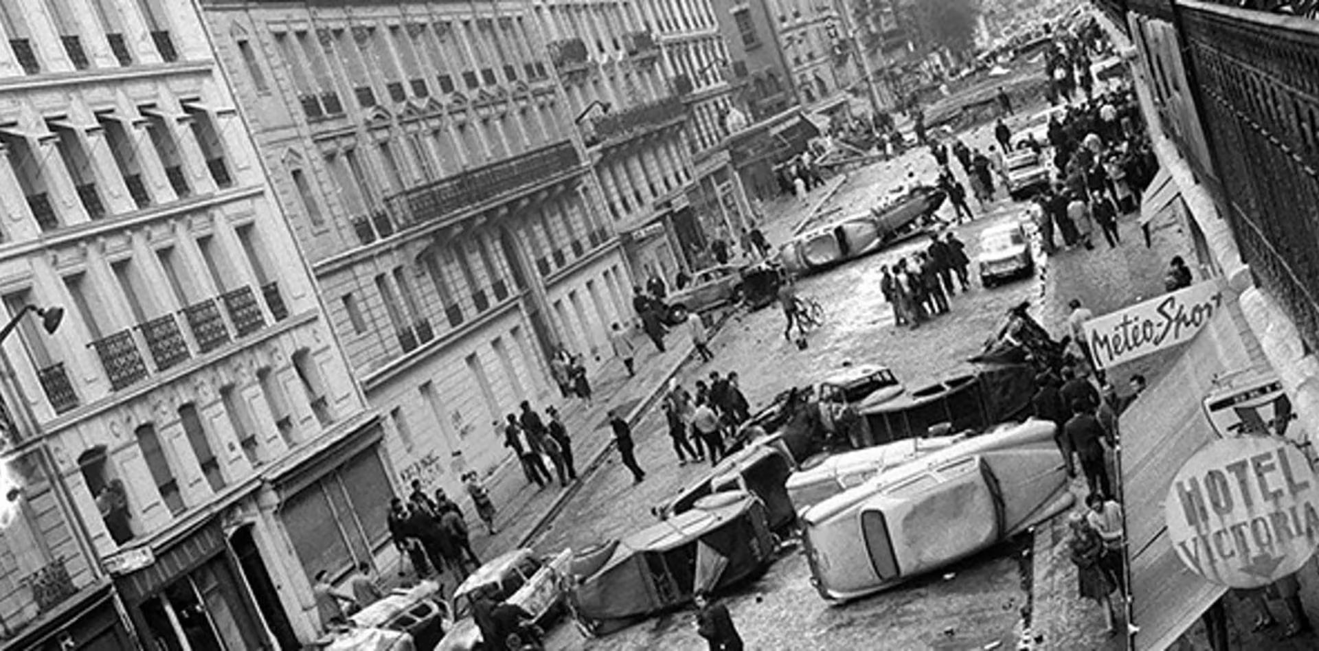 Las calles de París tras La Noche de las Barricadas en mayo de 1968