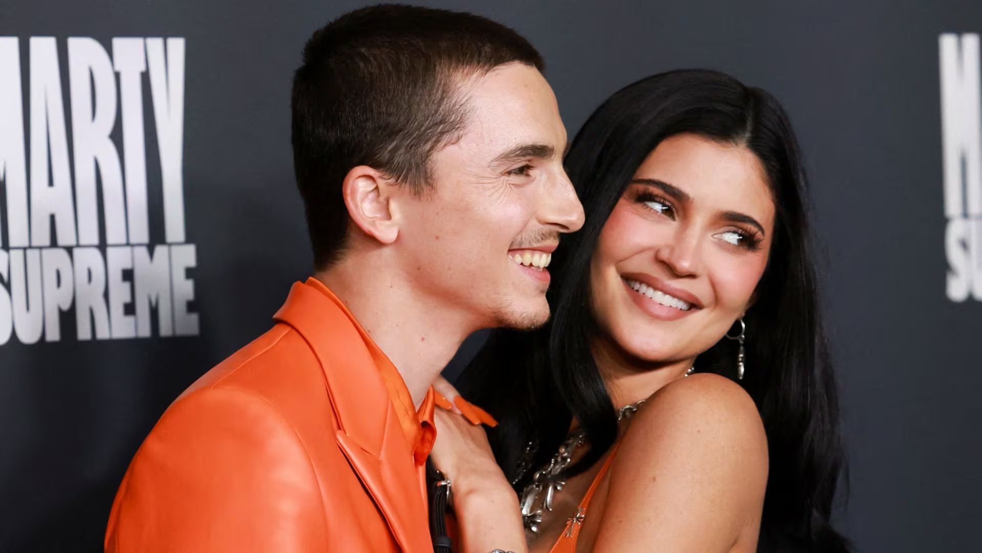 Las reuniones frecuentes con Kylie Jenner y Timothée Chalamet fortalecen la integración social y la armonía dentro del entorno cercano de la pareja (REUTERS/Mario Anzuoni)