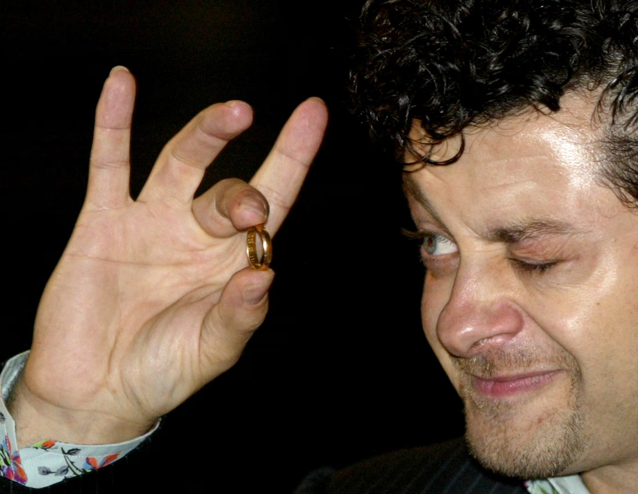 Serkis destaca la conexión emocional entre el público y Gollum, aludiendo a la identificación con temas como la dualidad y las adicciones (REUTERS/Lee Besford)