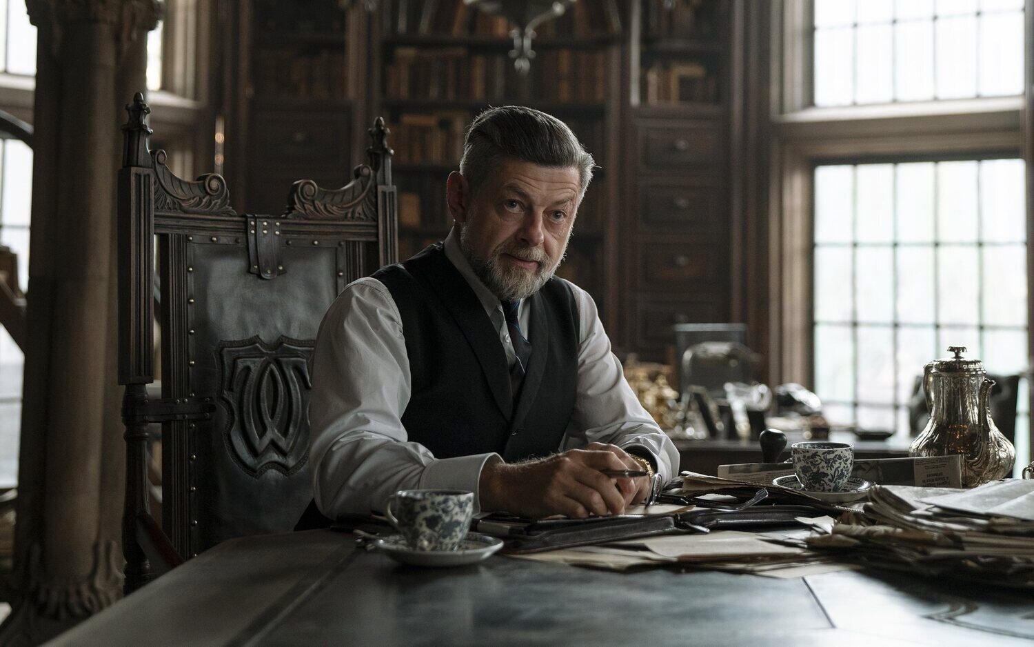 Andy Serkis destaca la importancia del trasfondo psicológico de Alfred en su nueva representación para las películas de Batman