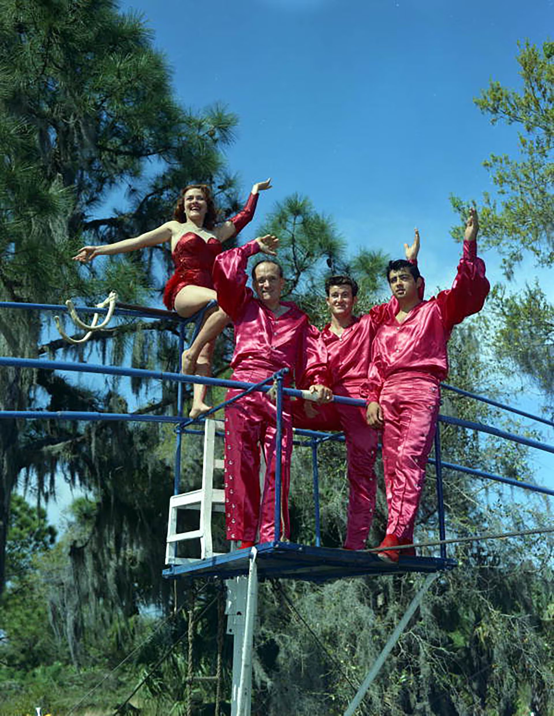 Junto a su familia, formó “The Flying Wallendas”, una compañía que se hizo famosa por realizar acrobacias sin red de seguridad bajo el lema de que el talento y el coraje debían ser absolutos (Wikipedia)