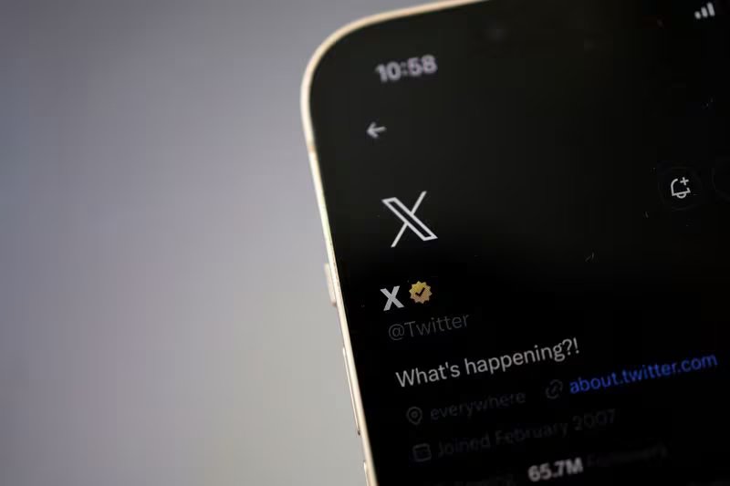 FOTO DE ARCHIVO. Logo de X en un iPhone en Galway, Irlanda. 24 de julio de 2023. REUTERS/Clodagh Kilcoyne
