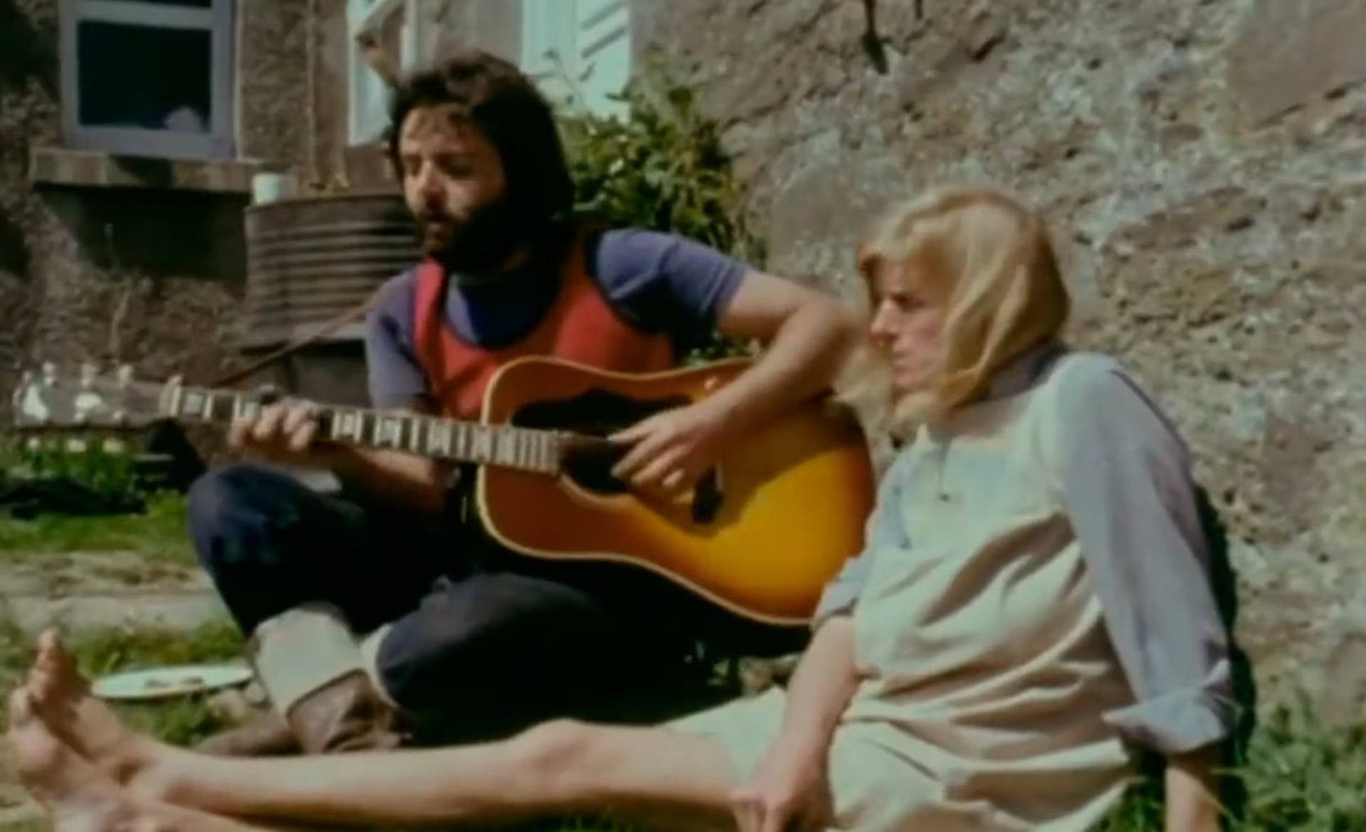 Las guitarras de Paul McCartney no pueden salir de Londres debido al material con que están hechas. (Captura de video)