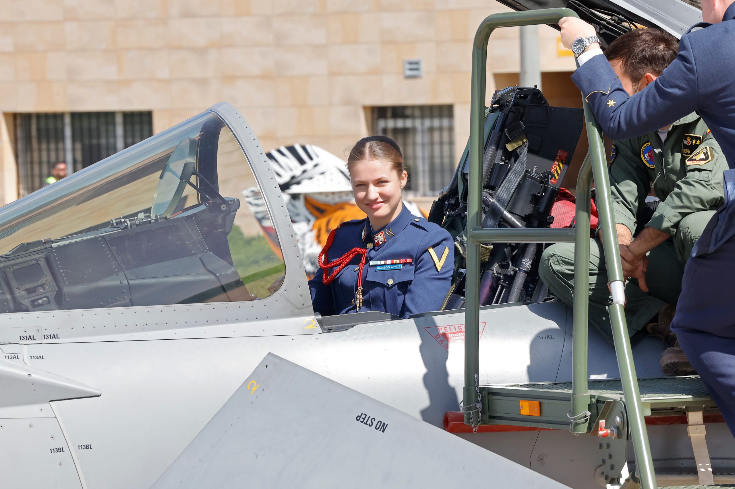 La princesa de Asturias, en la cabina de un reactor Eurofighter (C.16). (© Casa de S.M. el Rey)