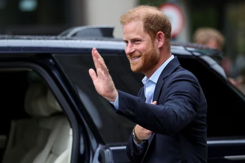 La sonrisa del príncipe Harry (REUTERS/Suzanne Plunkett/Pool)