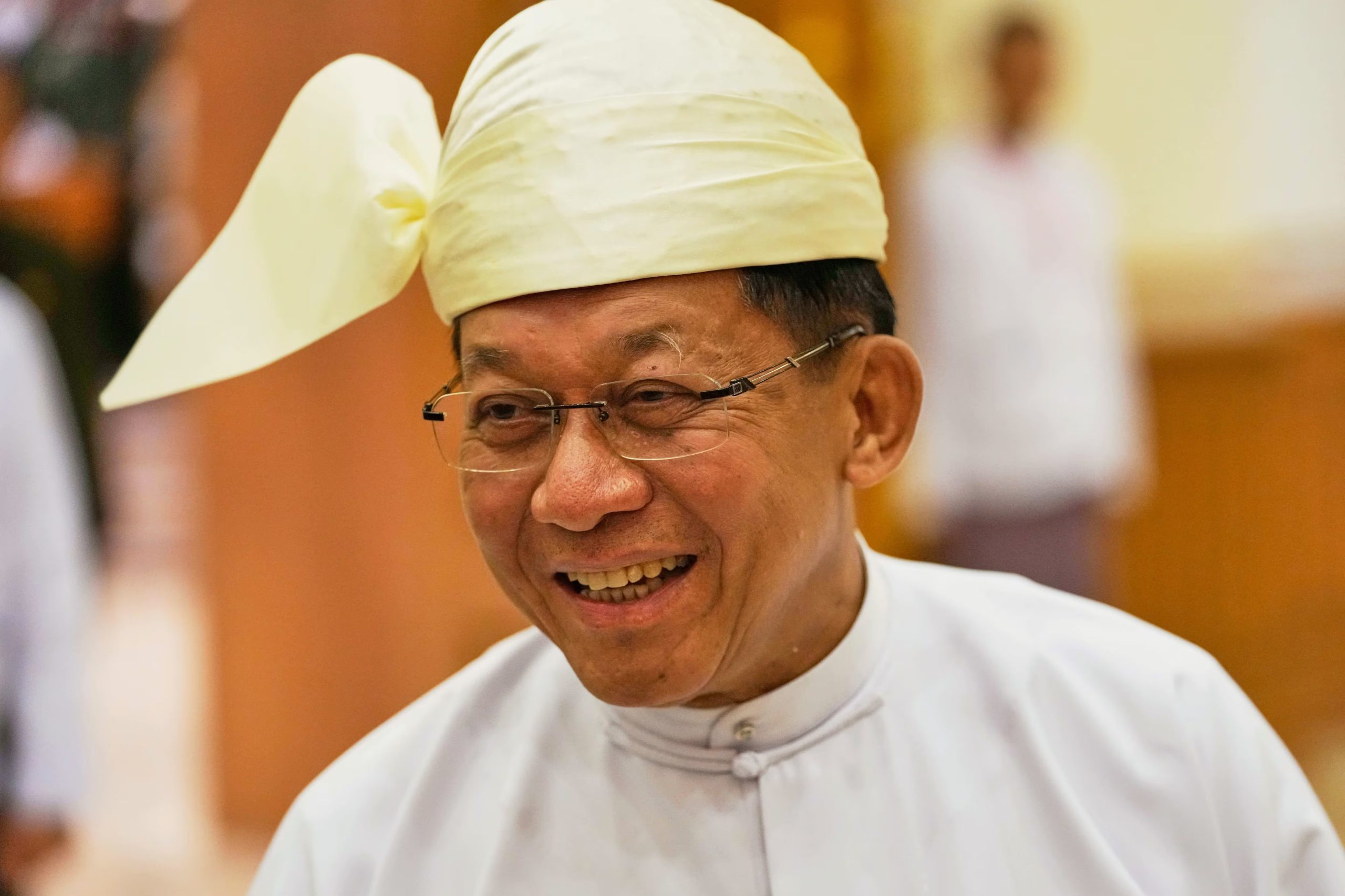 El líder militar Min Aung Hlaing, quien asumió recientemente la presidencia del país tras unas elecciones organizadas por el régimen, sostuvo que su gobierno trabajará para “restaurar las relaciones normales” con ASEAN (AP)