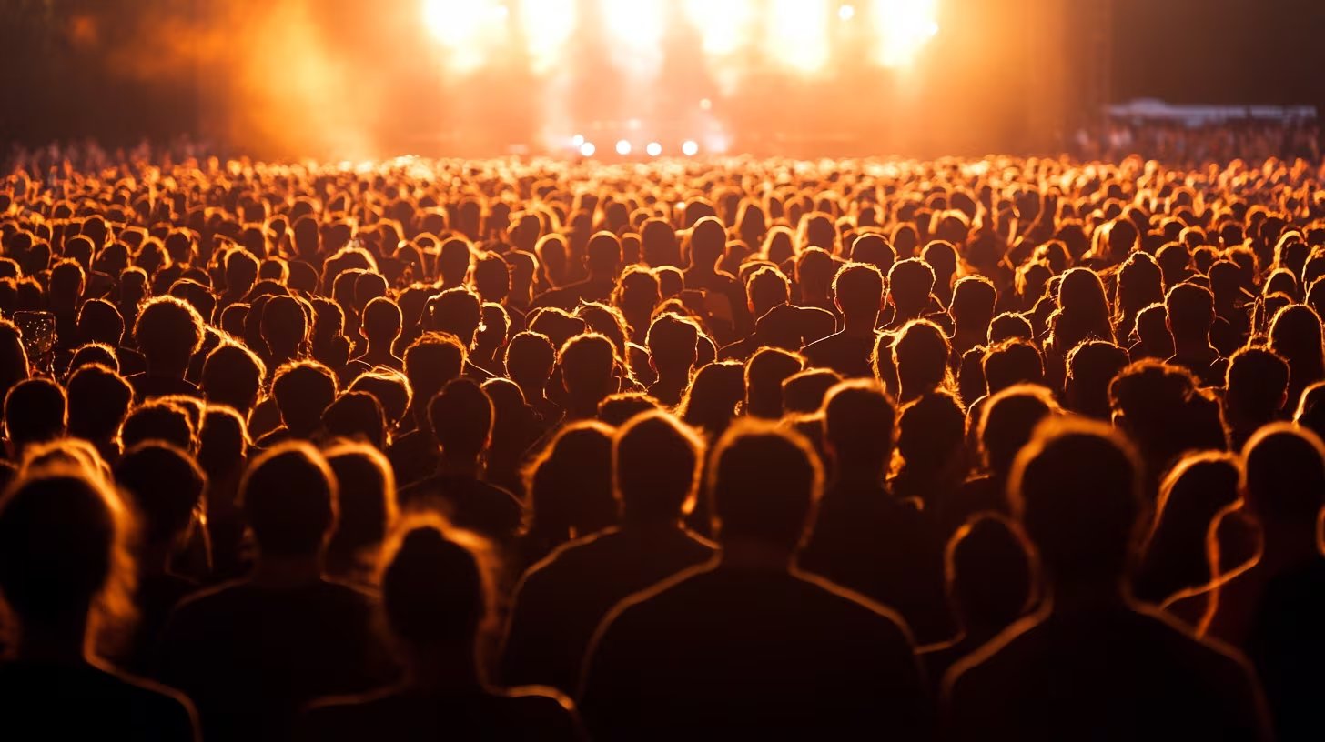 La industria musical enfrenta el desafío de adaptarse a nuevas realidades para recuperar la conexión con el público (Imagen Ilustrativa Infobae)