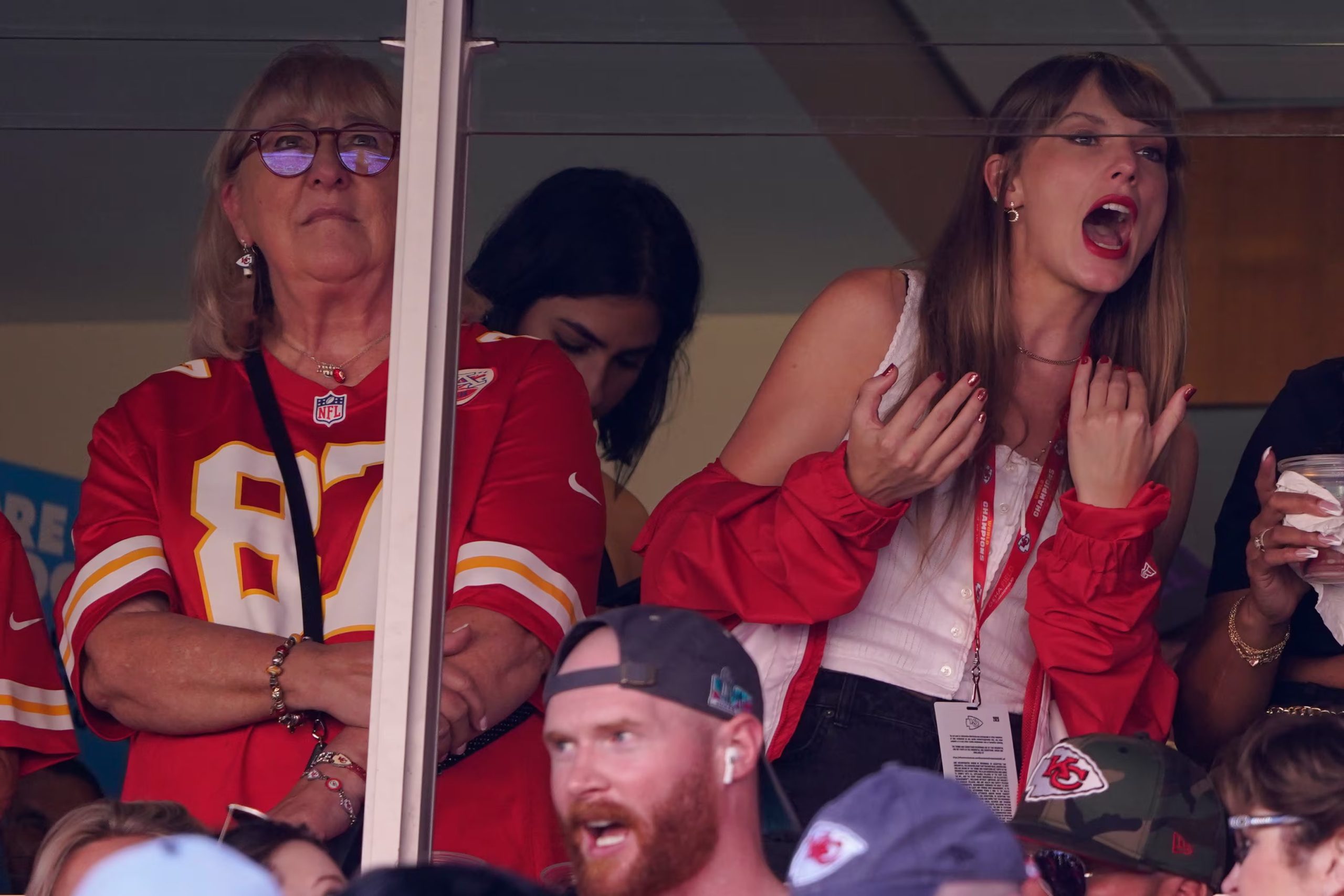 Taylor Swift canaliza experiencias personales y familiares en cada etapa de su carrera musical (AP)