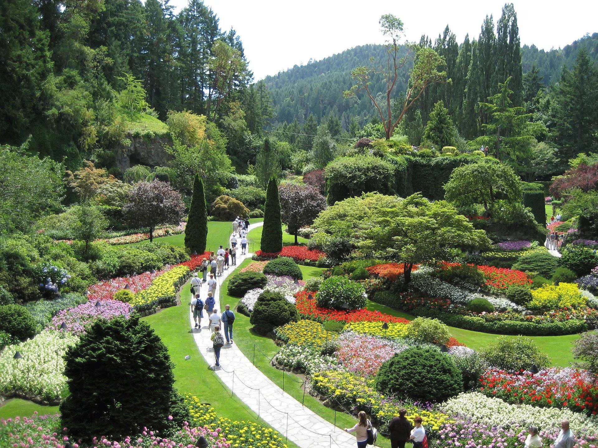 Los Jardines Butchart en Canadá son una referencia internacional por su diseño paisajístico y sus coloridas exhibiciones florales durante todo el año