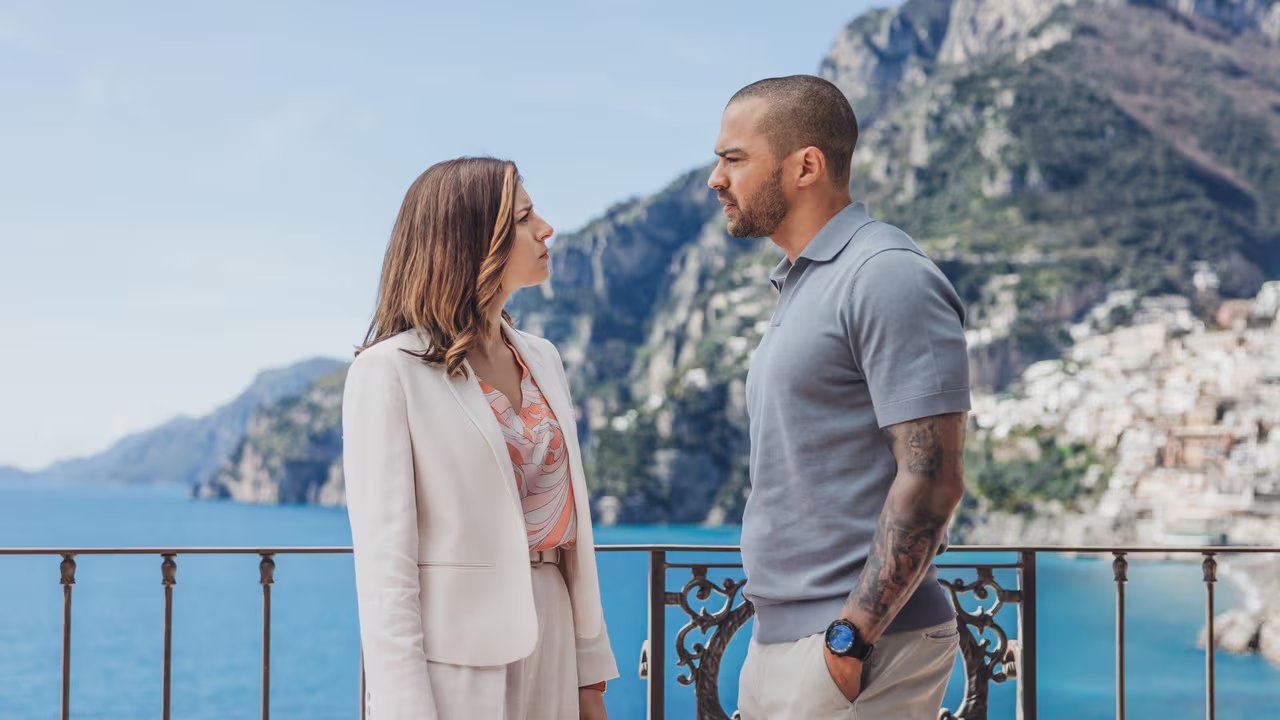 Imagen de la nueva serie de Prime Video, 'Hotel Costiera', ambientada en Italia