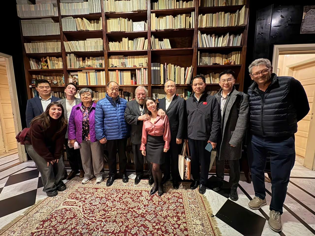 El escritor chino disfrutó de experiencias una cena familiar, un show de tango y la visita a la librería El Ateneo Grand Splendid