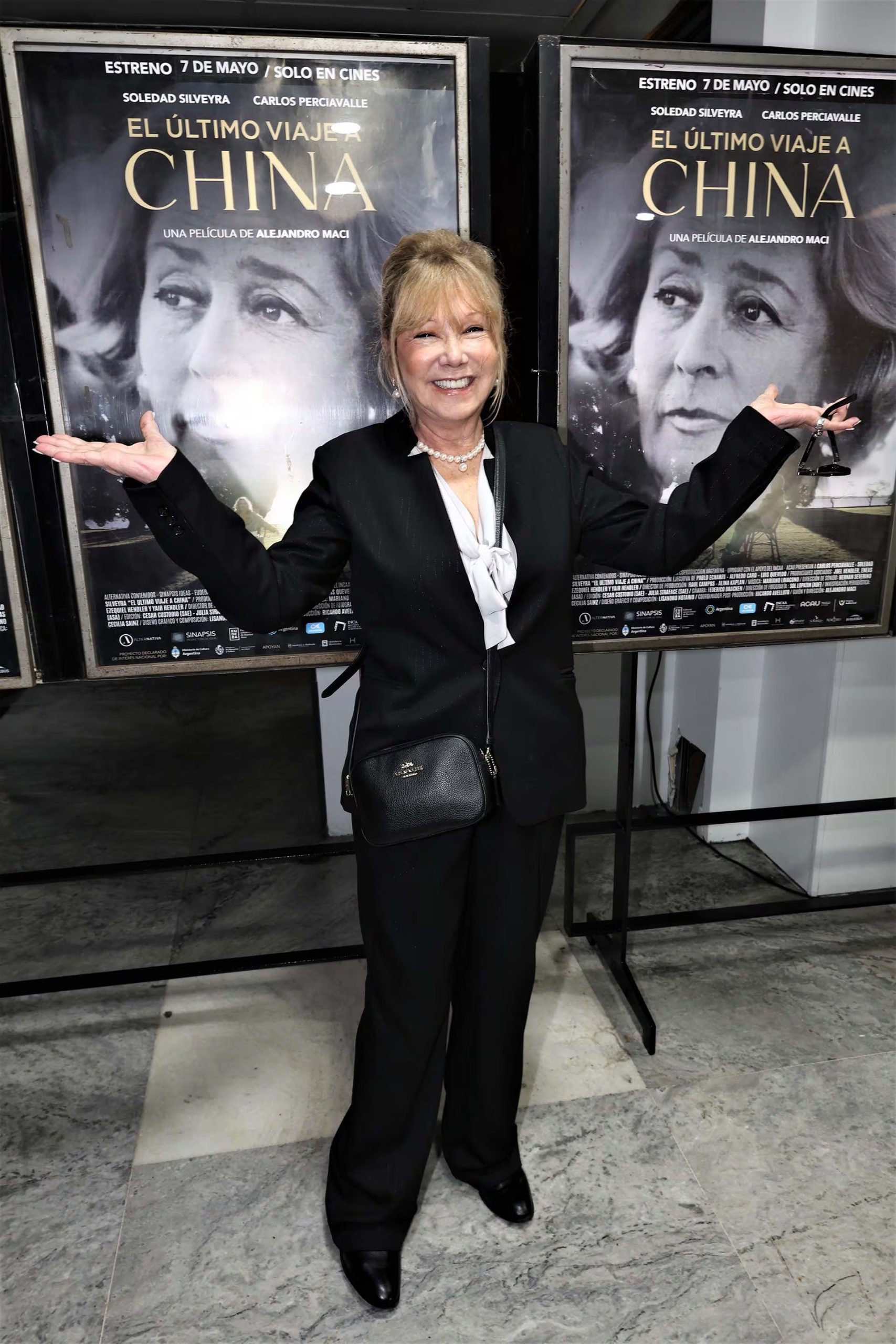 El look y la energía de Soledad Silveyra para la avant premiere del documental de la vida de la China Zorrilla