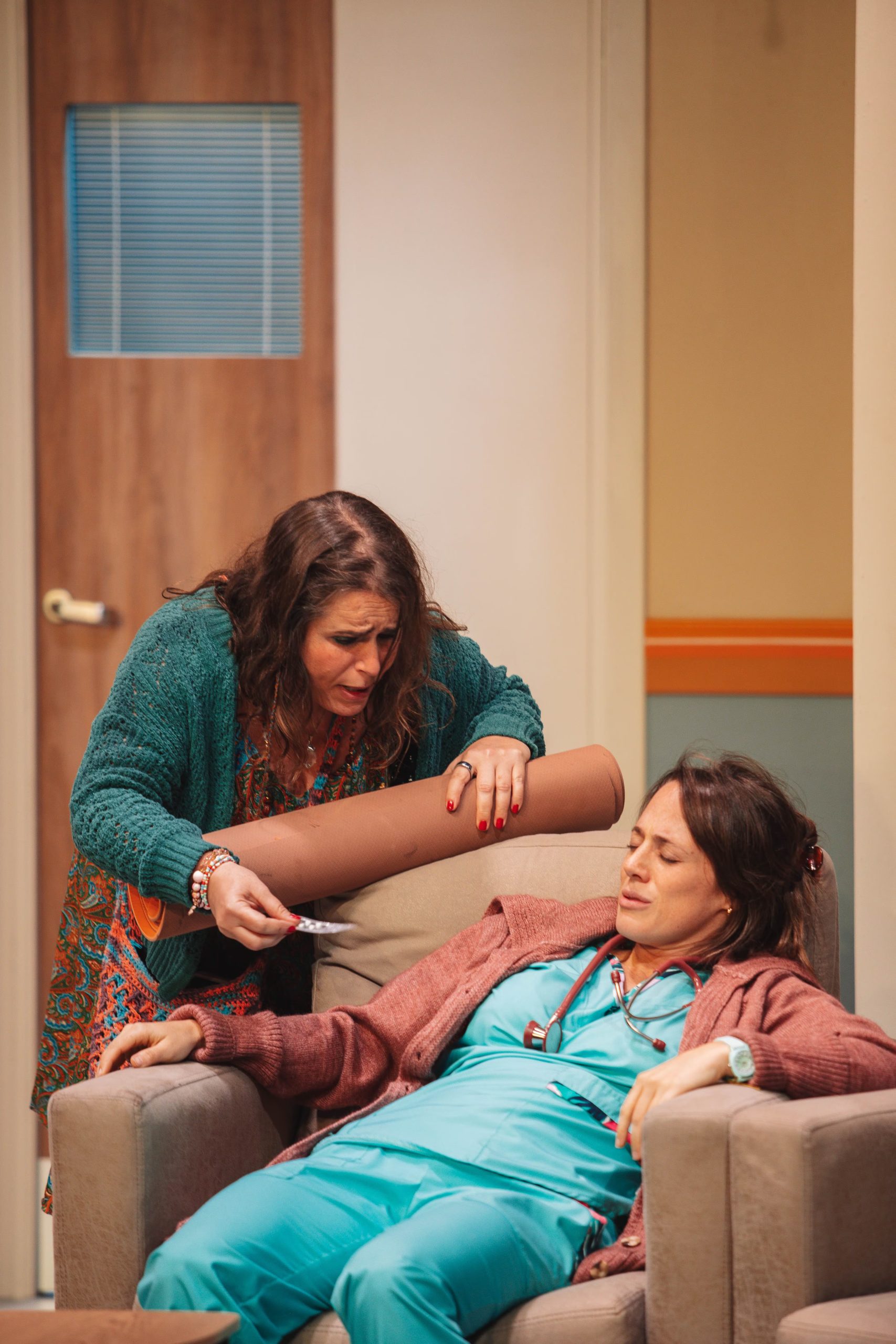 Malena Guinzburg en una escena con Mica Lapegüe
