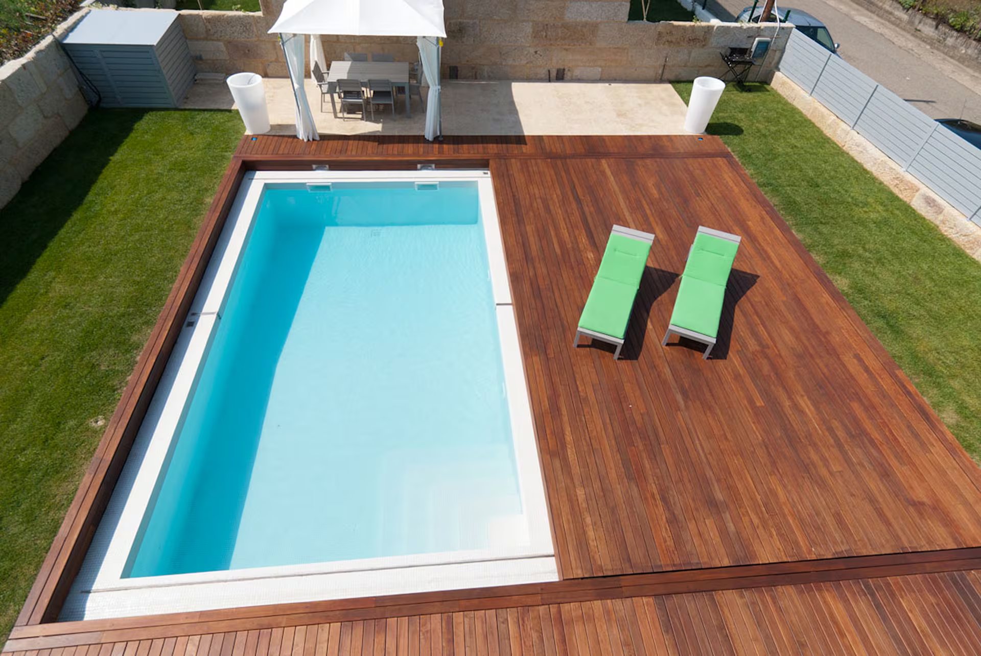La pericia arquitectónica acreditó errores en los materiales, la evaluación del suelo y el cálculo estructural como causa principal del daño en la piscina. (Foto de archivo)