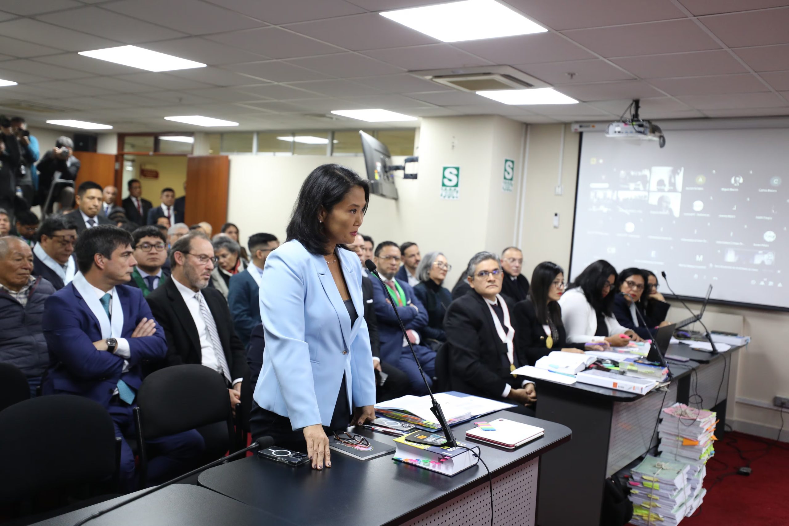 Detalles, incidencias, y personajes durante el primer día del juicio contra Keiko Fujimori y Fuerza Popular por el Caso Cócteles. Poder Judicial
