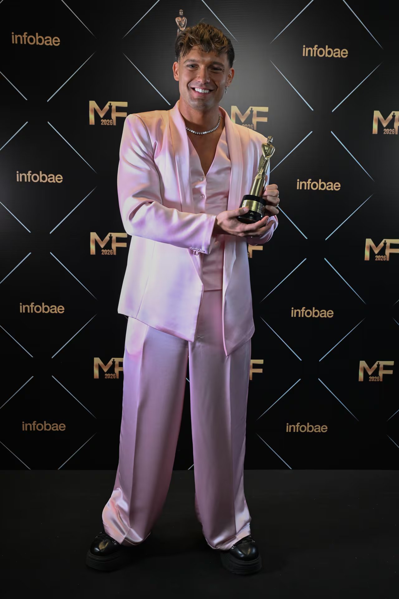 Ian Lucas celebró el premio en la ceremonia de los Martín Fierro 2026
