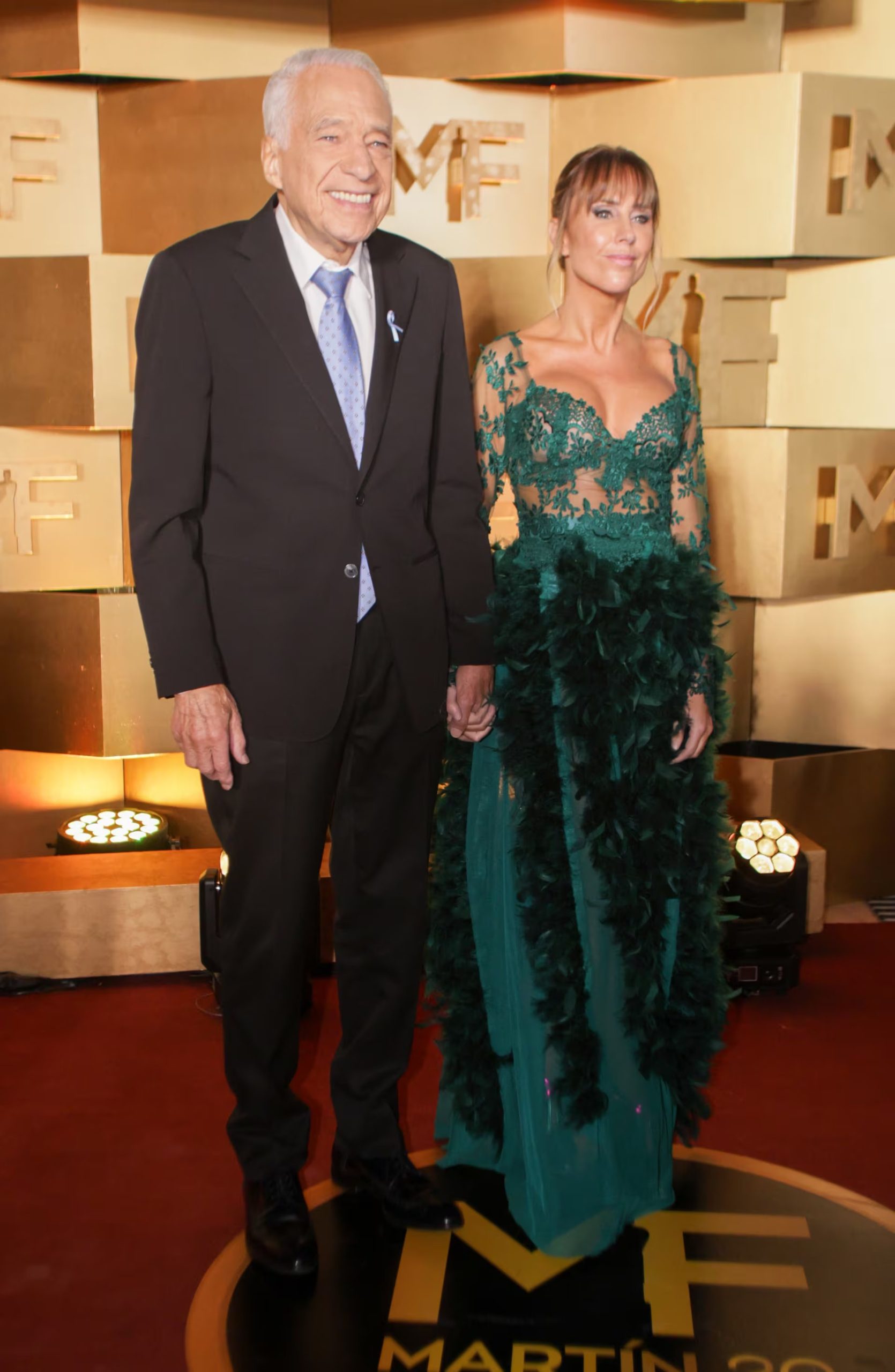 Alberto Cormillot y Estefanía Pasquini dijeron presente en la alfombra roja de los Martín Fierro