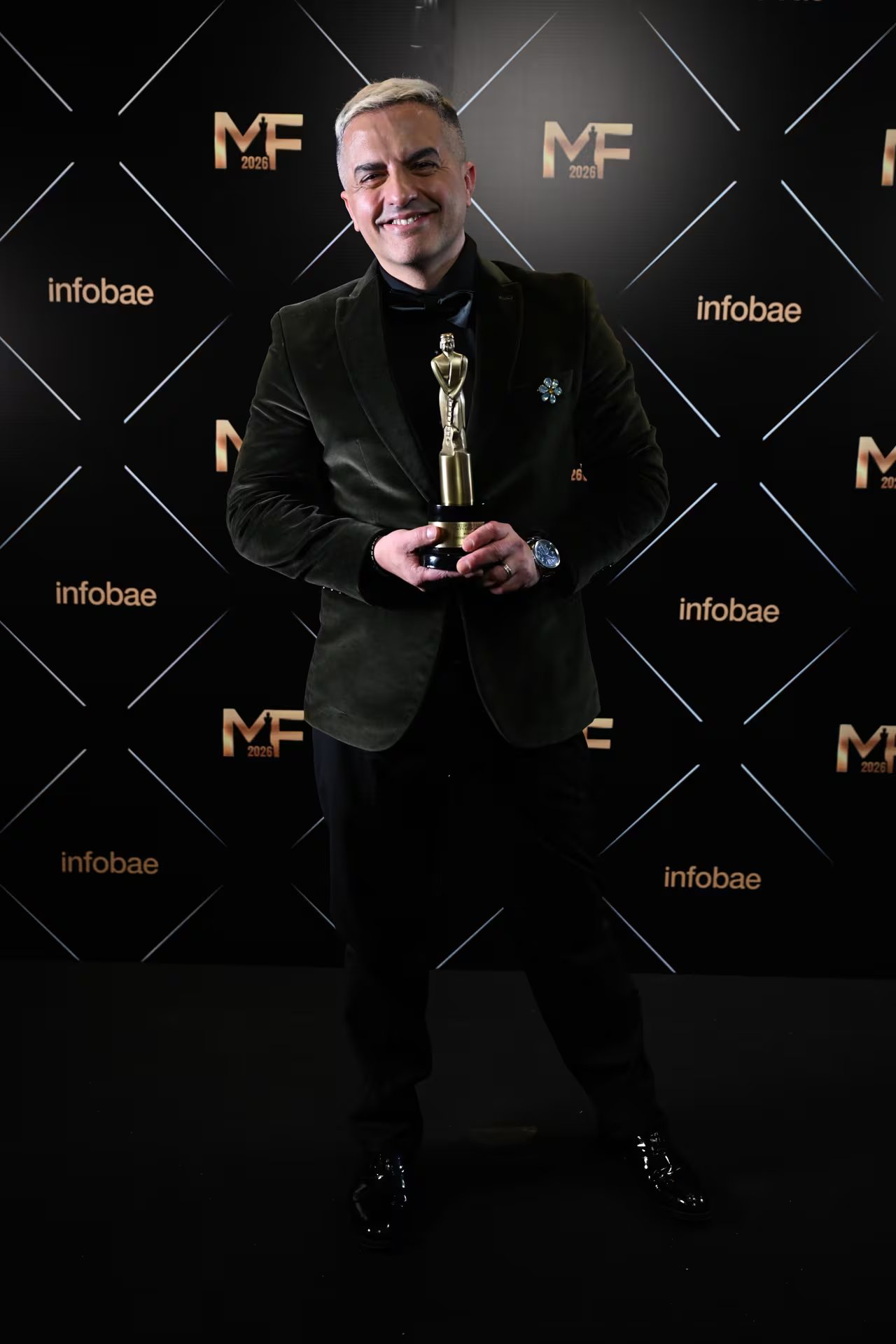 Ángel de Brito celebró su premio en la noche del Martín Fierro 2026