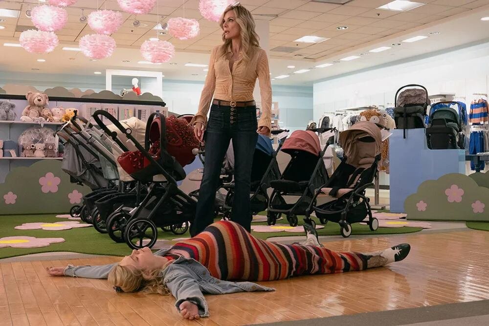 La serie refleja los desafíos de la maternidad y resalta las carencias de apoyo para madres solteras en el sistema actual
