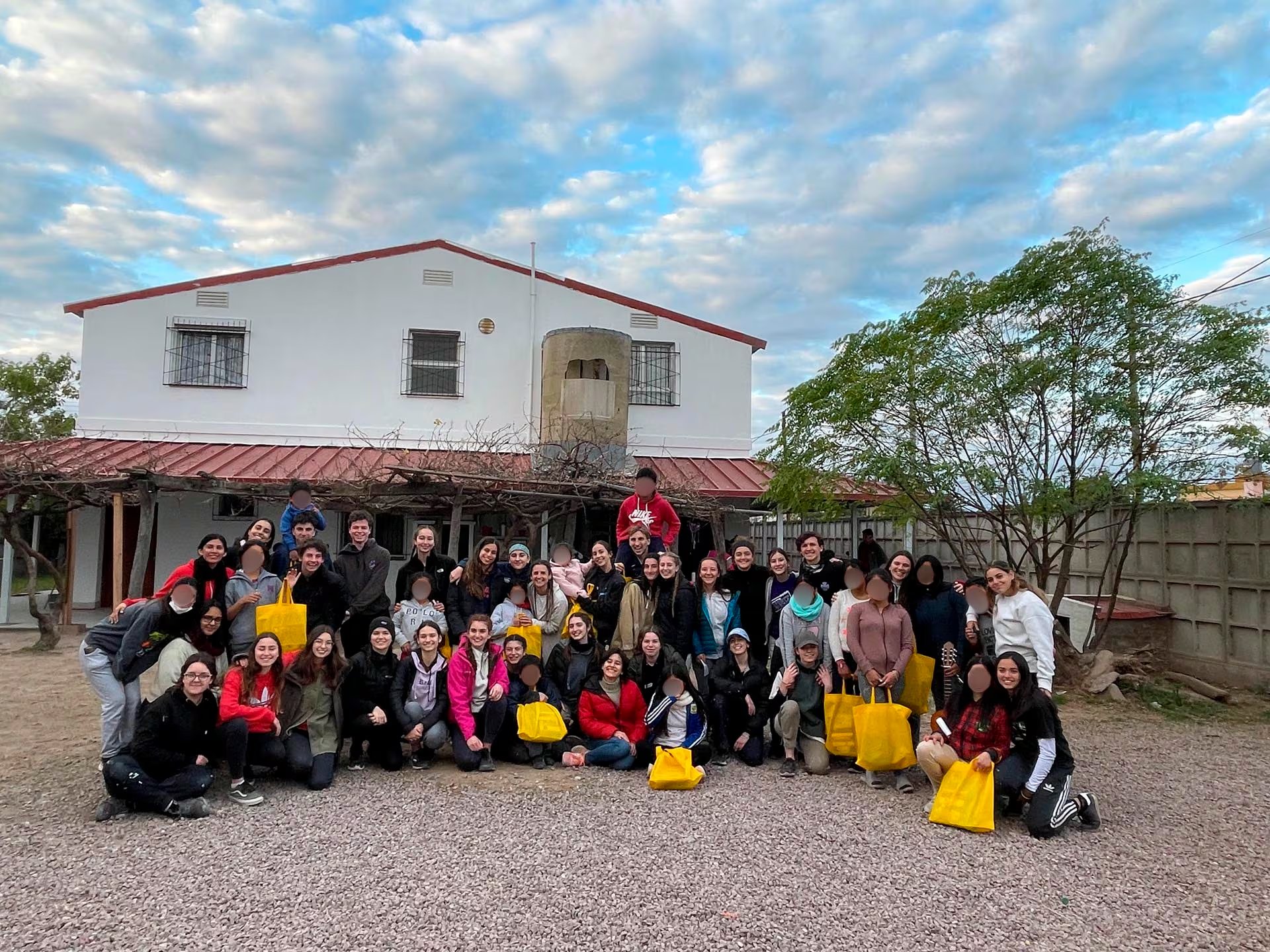 Todos los años durante su educación secundaria el colegio propuso actividades sociales, el viaje a Santiago del Estero marcó el inició del trabajo que hoy hace desde la organización Volver.