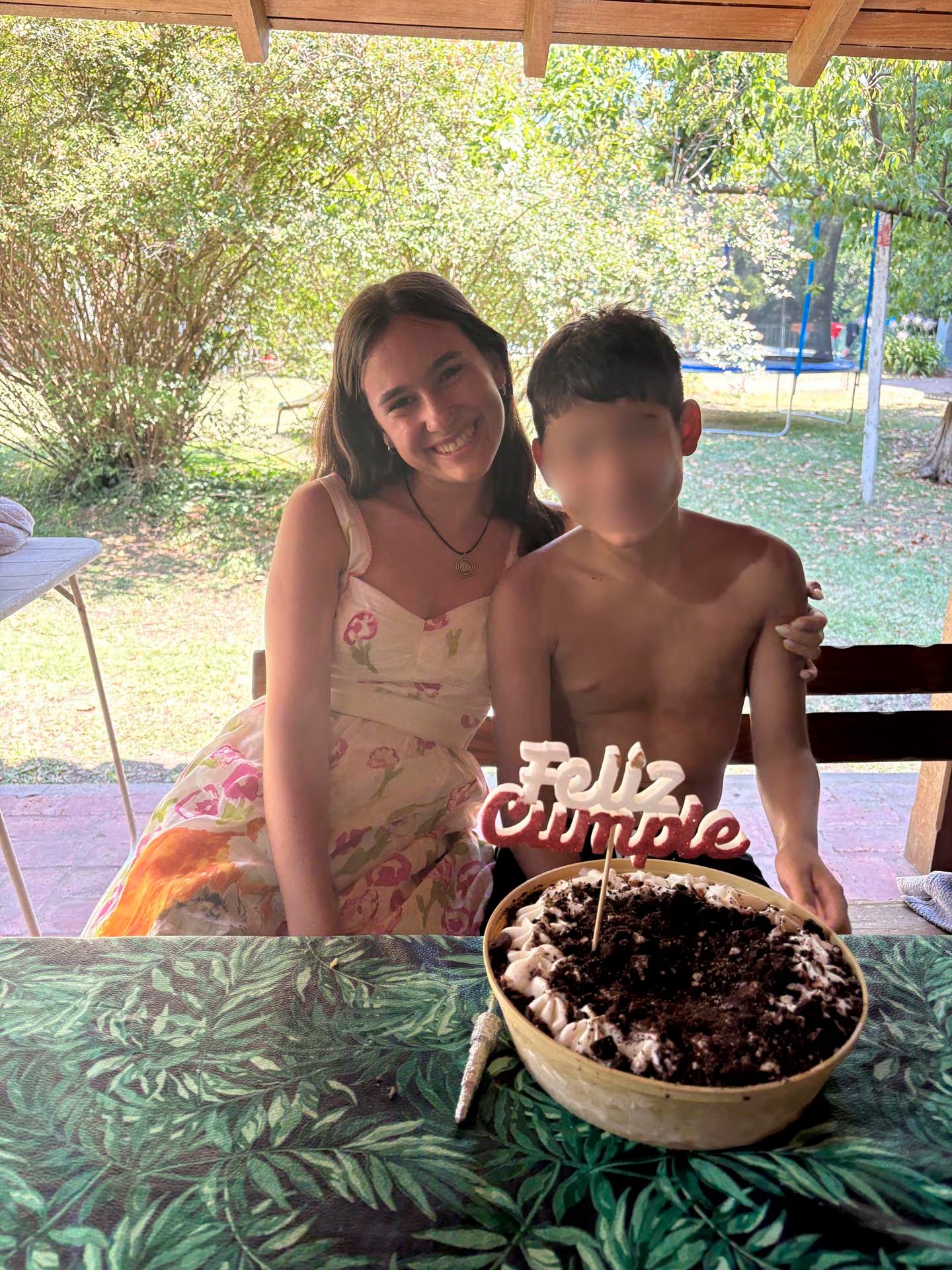 Lupe además de ser la coordinadora de los voluntarios de Volver es referente afectivo de un adolescente del hogar.