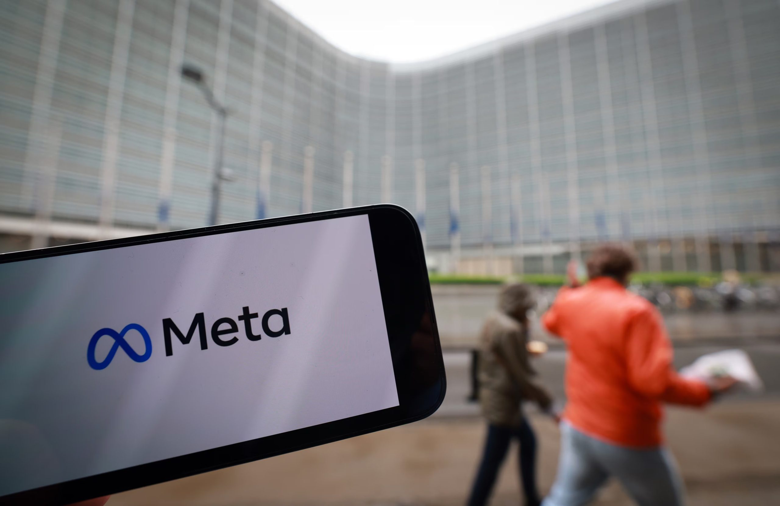 El plan de Meta es reducir su plantilla mundial en un 10 %. EFE/OLIVIER HOSLET
