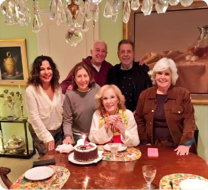 Mirtha Legrand recibió en su casa a su círculo más íntimo para celebrar el cumpleaños de Elvira, su histórica colaboradora