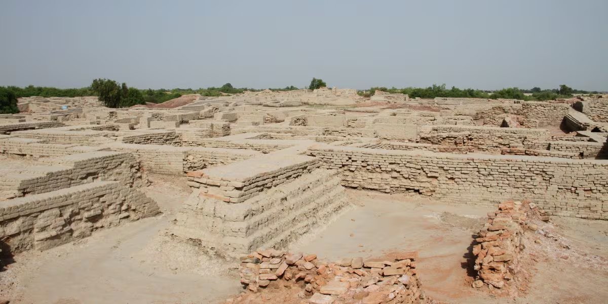 La ciudad alcanzó hasta cien mil habitantes entre 2600 y 1900 a.C., consolidándose como una de las mayores urbes del mundo antiguo (Wikimedia Commons)