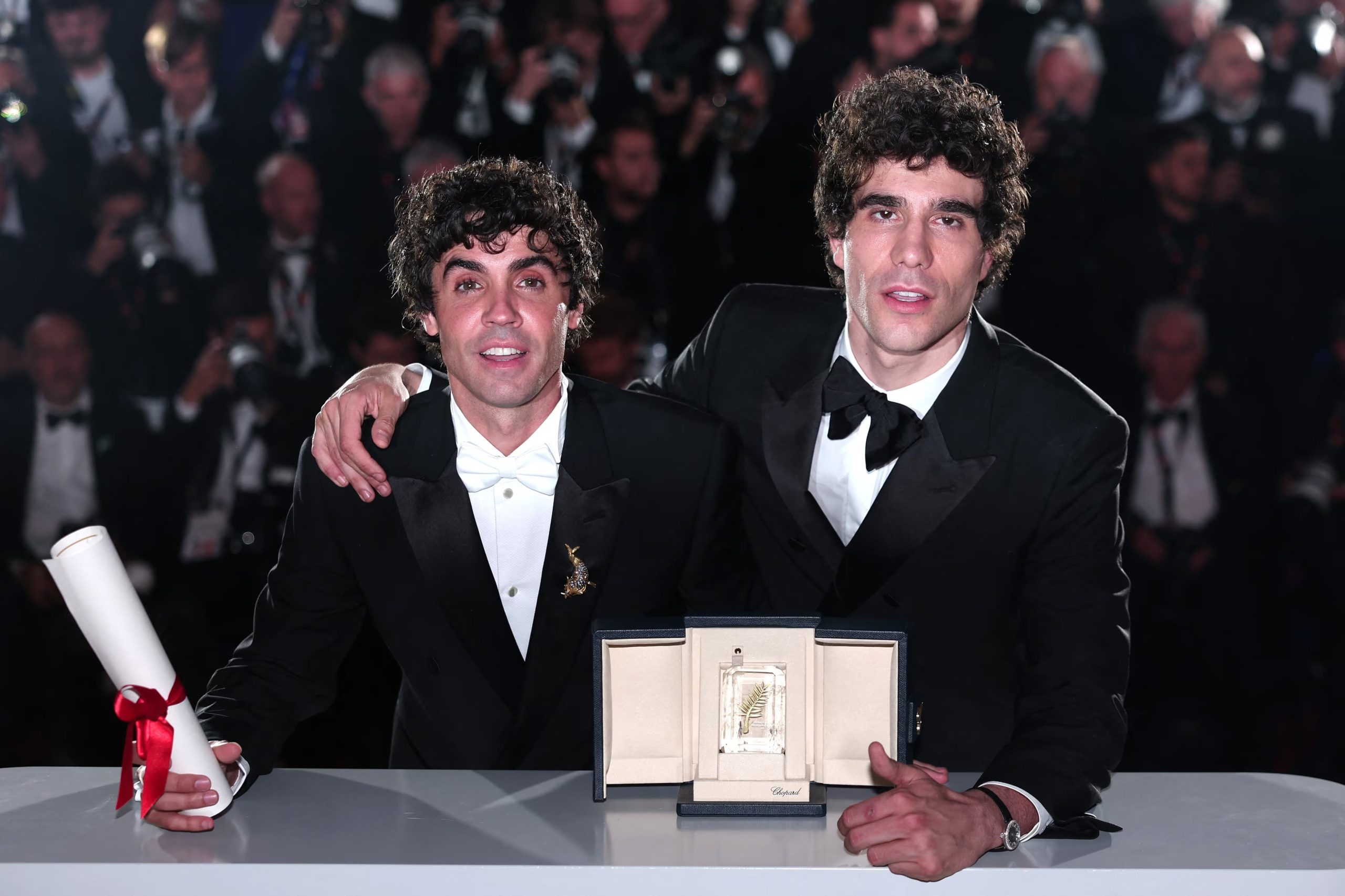 Los directores Javier Ambrossi y Javier Calvo, ganadores conjuntos del premio al Mejor Director por la película 