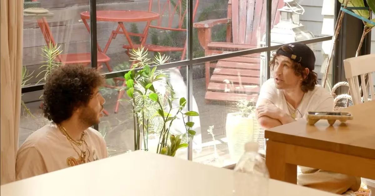 Keoghan describió una inquietante visión mientras era reanimado por médicos tras la sobredosis.(Captura de video/Friends Keep Secrets)