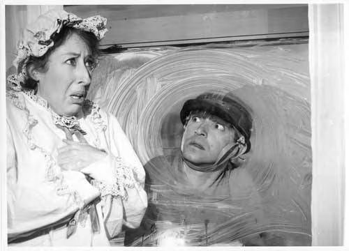 Nelly Láinez y Carlitos Balá protagonizan una divertida escena en la película argentina de 1964, 