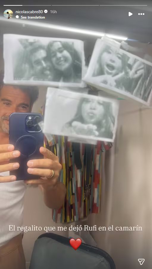 Nicolás mostró las tres fotos que le dejó su hija en el espejo del camarín