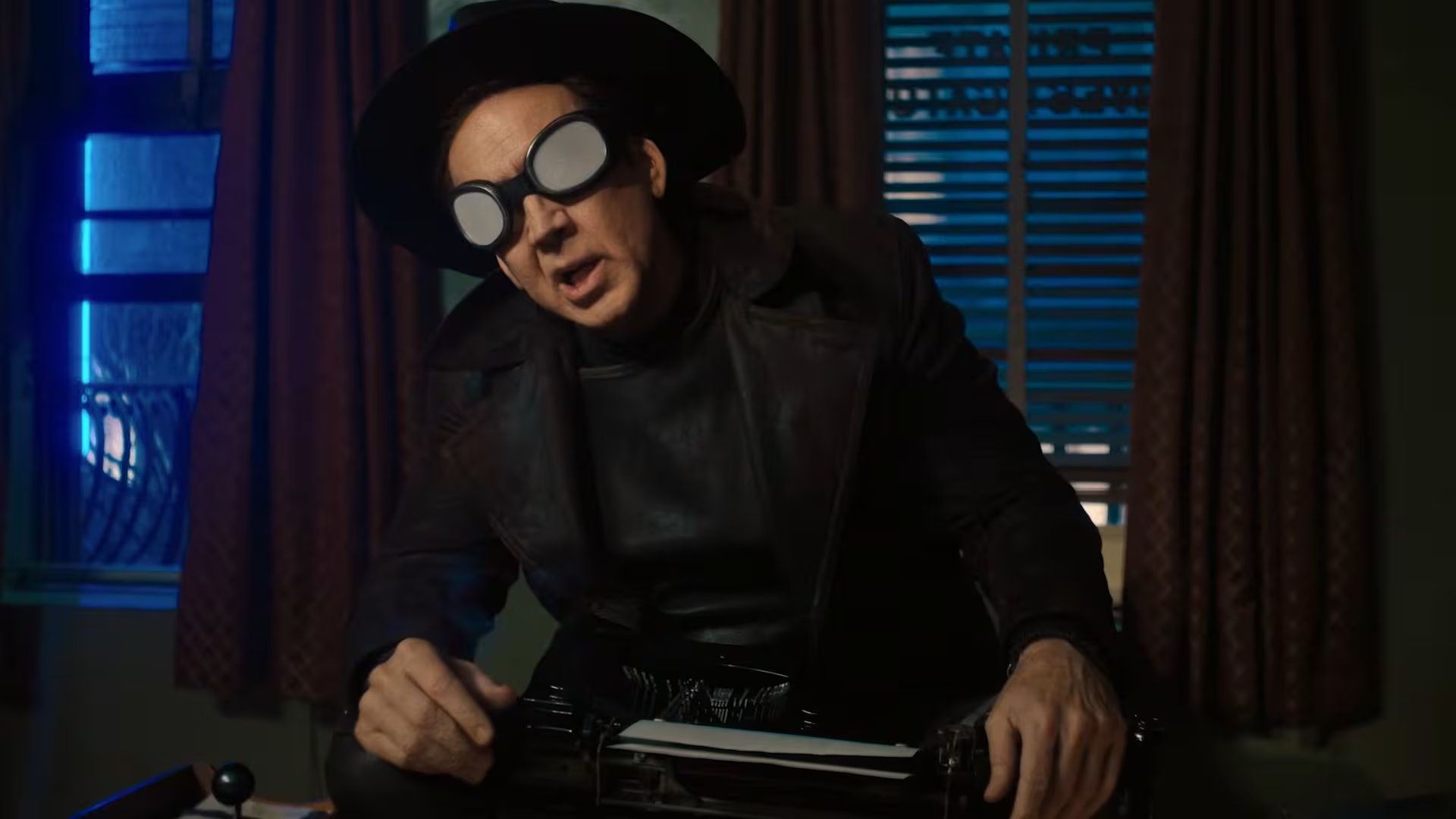 Nicolas Cage se inspiró en figuras icónicas como Cagney, Bogart y Edward G. Robinson para construir su papel en Spider-Noir (Prime Video)