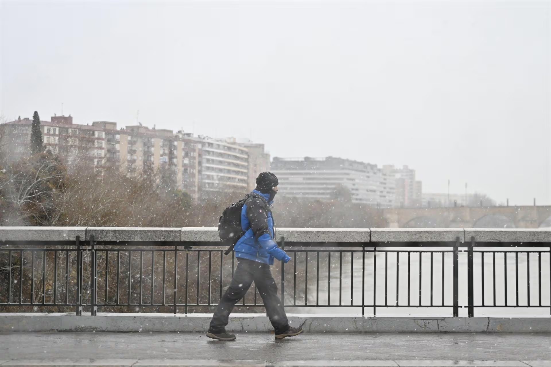El continente europeo experimenta un salto abrupto del frío intenso al calor récord, mientras que diversas regiones de Estados Unidos afrontan tormentas invernales