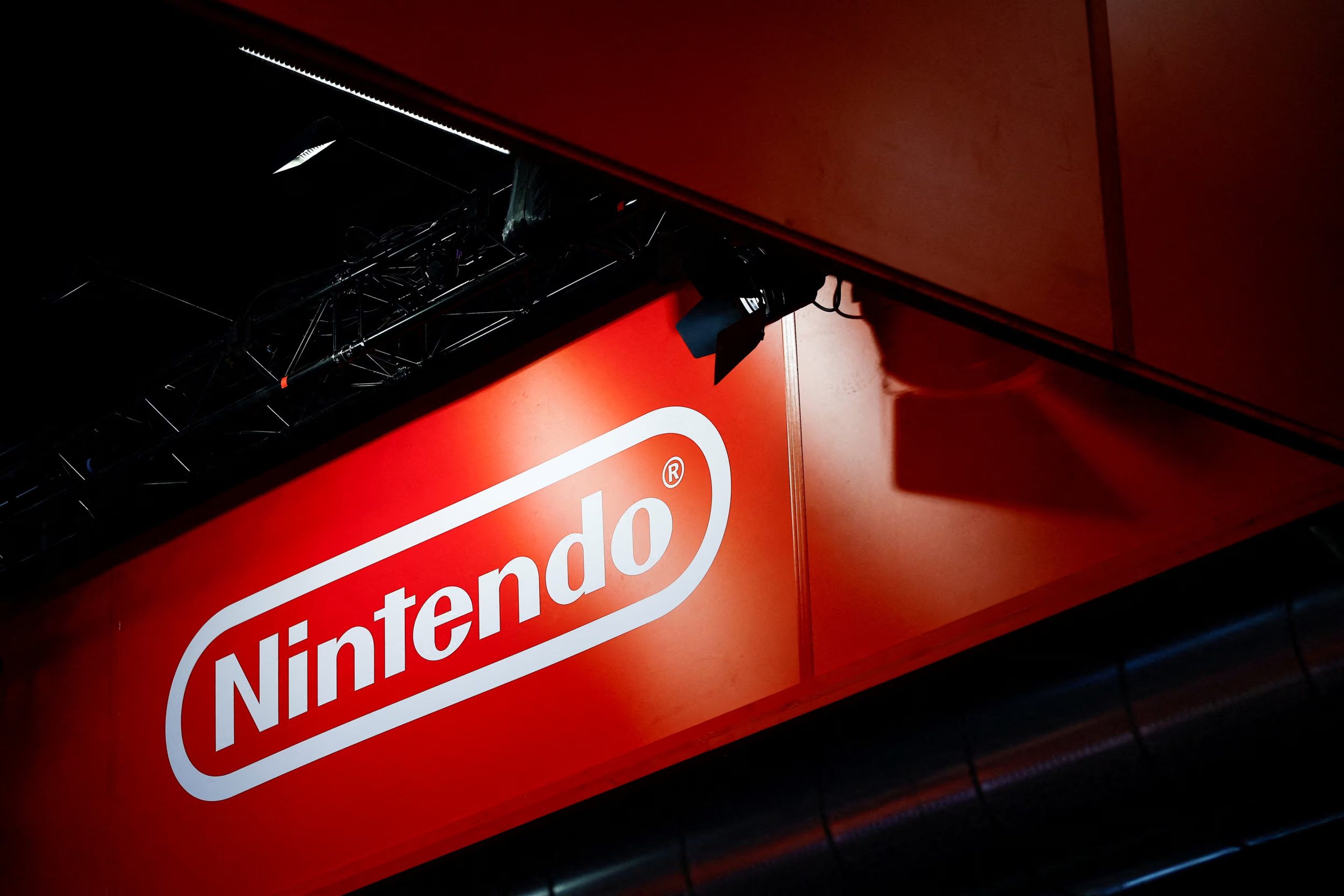 Nintendo también modificará los precios de servicios como Switch Online y productos tradicionales debido al encarecimiento de materiales. REUTERS/Sarah Meyssonnier/File Photo