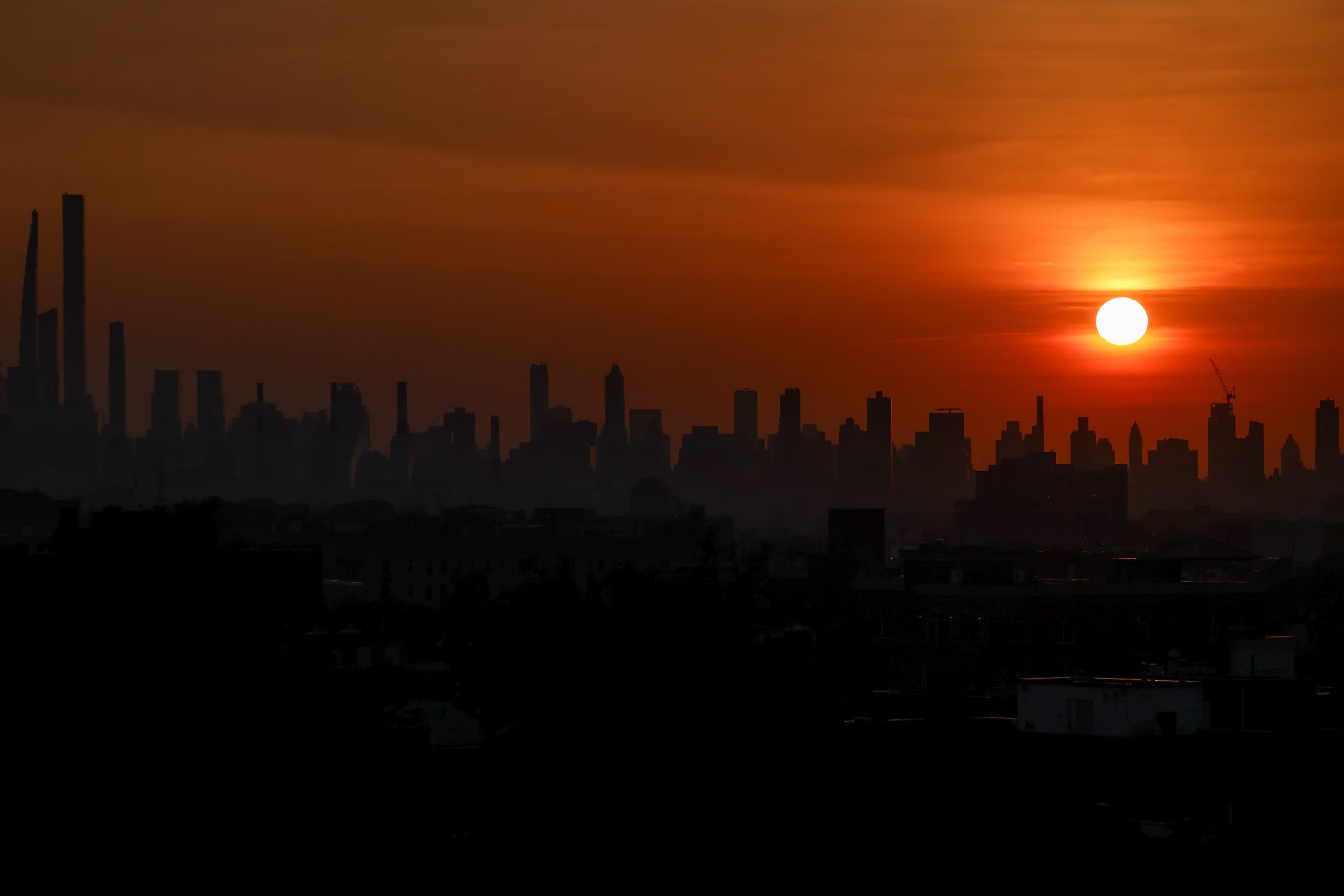 El Programa HEAP de Nueva York ofrece subsidios y sistemas gratuitos de aire acondicionado para hogares médicos vulnerables, con inscripción en línea o presencial (REUTERS/Kylie Cooper)