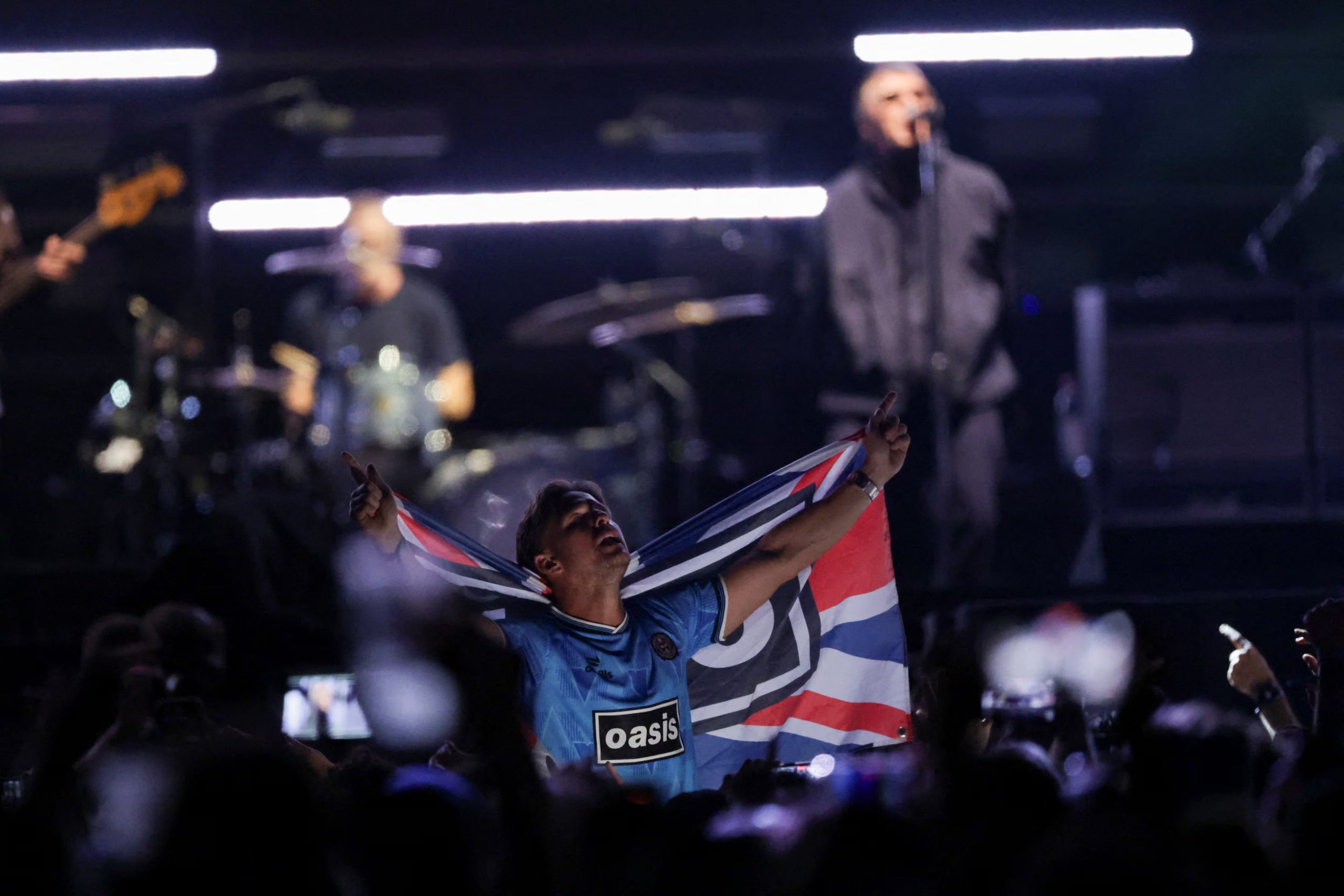 Público durante la gira de reunión de Oasis en 2025, considerada uno de los regresos más esperados del rock en una generación. (REUTERS/Mario Anzuoni)