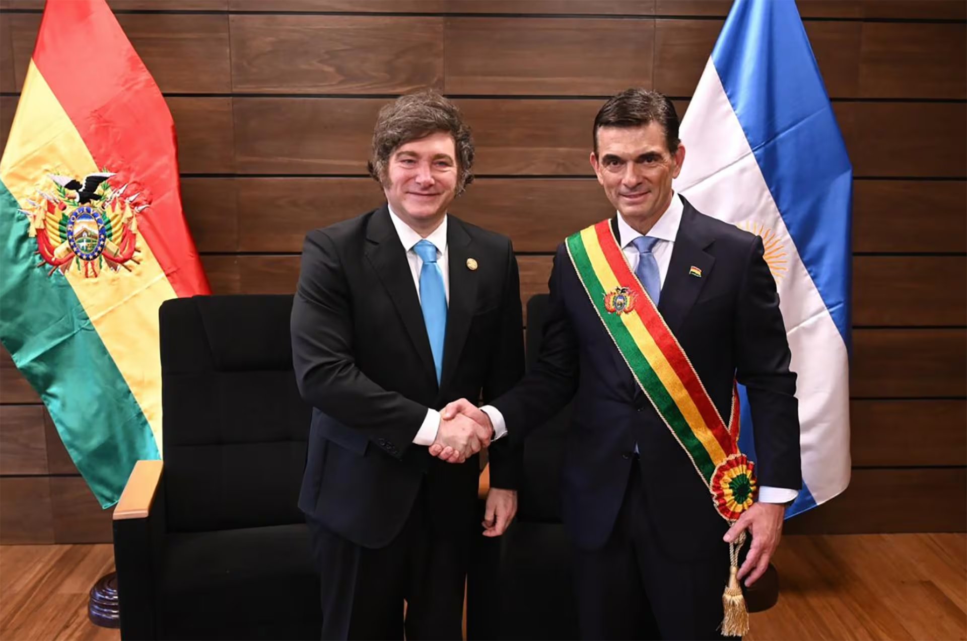 Javier Milei junto al Presidente de Bolivia, Rodrigo Paz Pereira