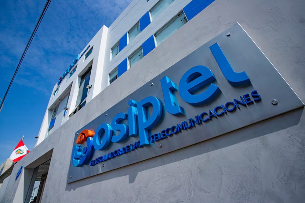 OSIPTEL recomienda a los usuarios analizar el tipo de conexión –fibra óptica, cable coaxial o inalámbrica– antes de elegir un plan de internet.


