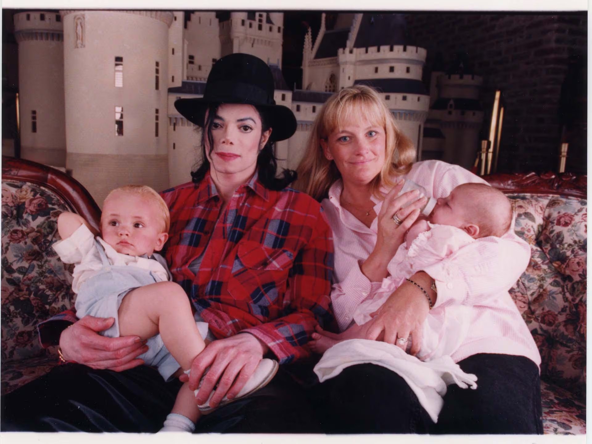 Paris Jackson es hija del cantante Michael Jackson y de Debbie Rowe, con quien el artista estuvo casado entre 1996 y 1999 (Grosby)