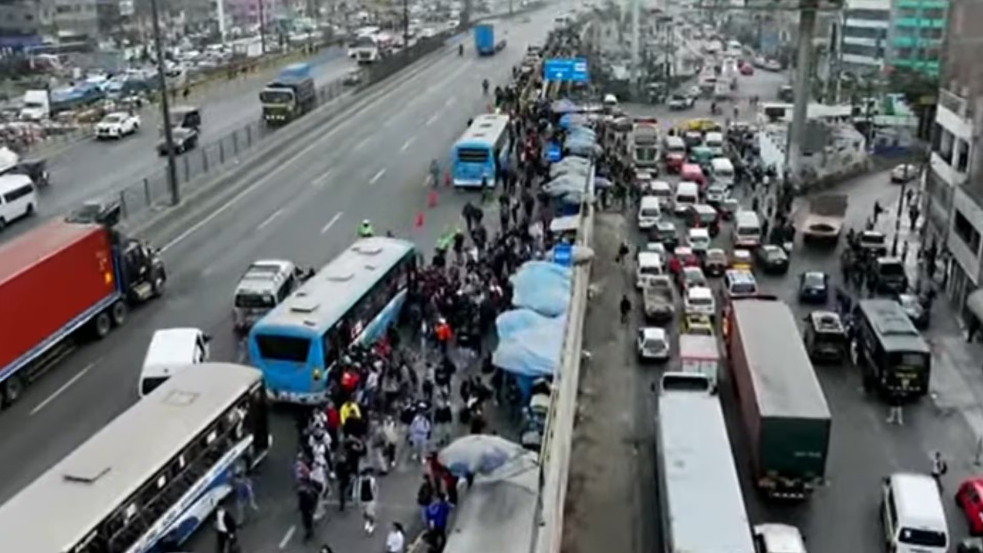 El incremento del precio del diésel ha elevado los costos operativos de las empresas de transporte en un 70%, afectando al 90% del sector de carga pesada.