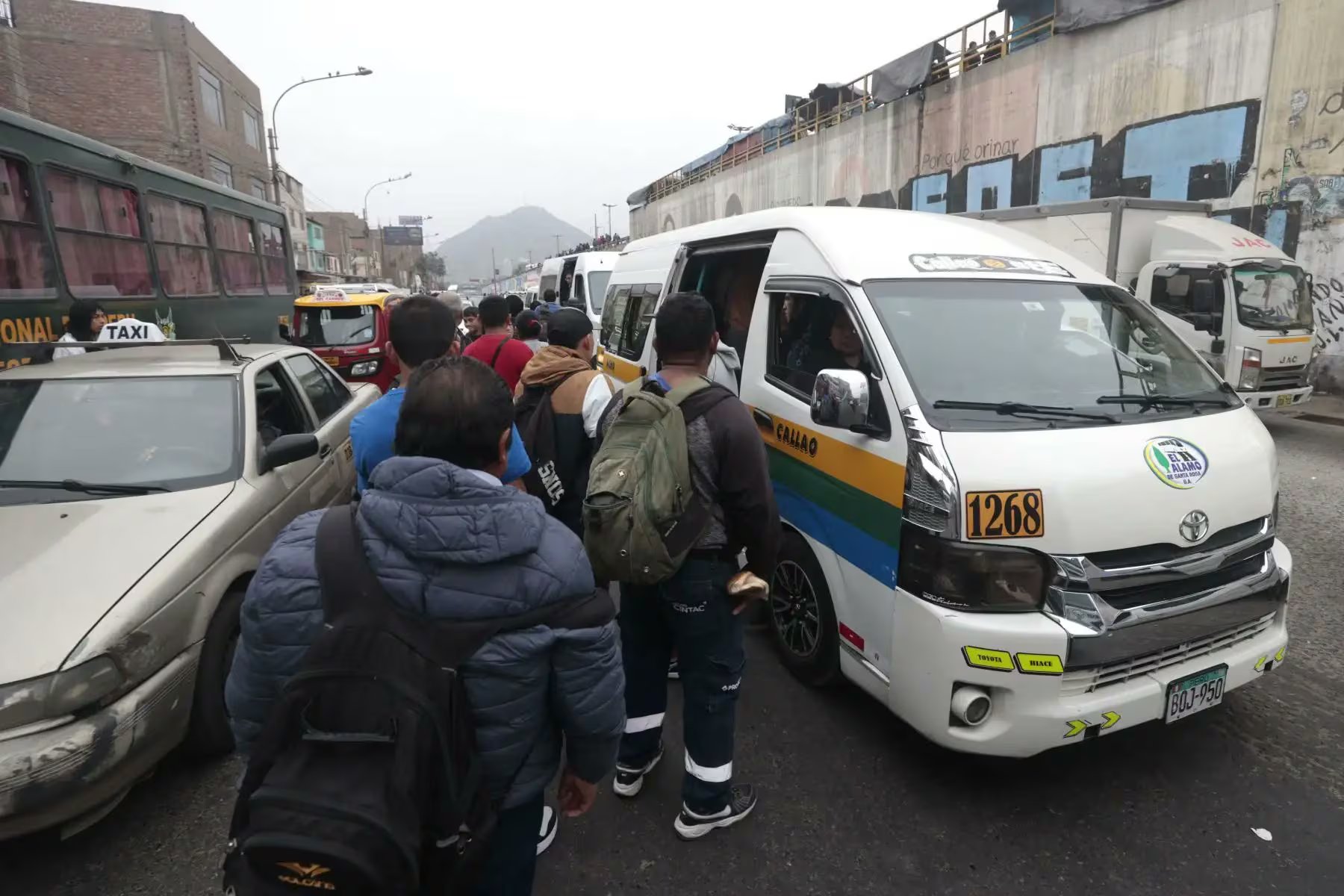 Las empresas de transporte urbano de Lima y Callao operan al 30% o 40% debido al aumento de la inseguridad y a la reducción de conductores.