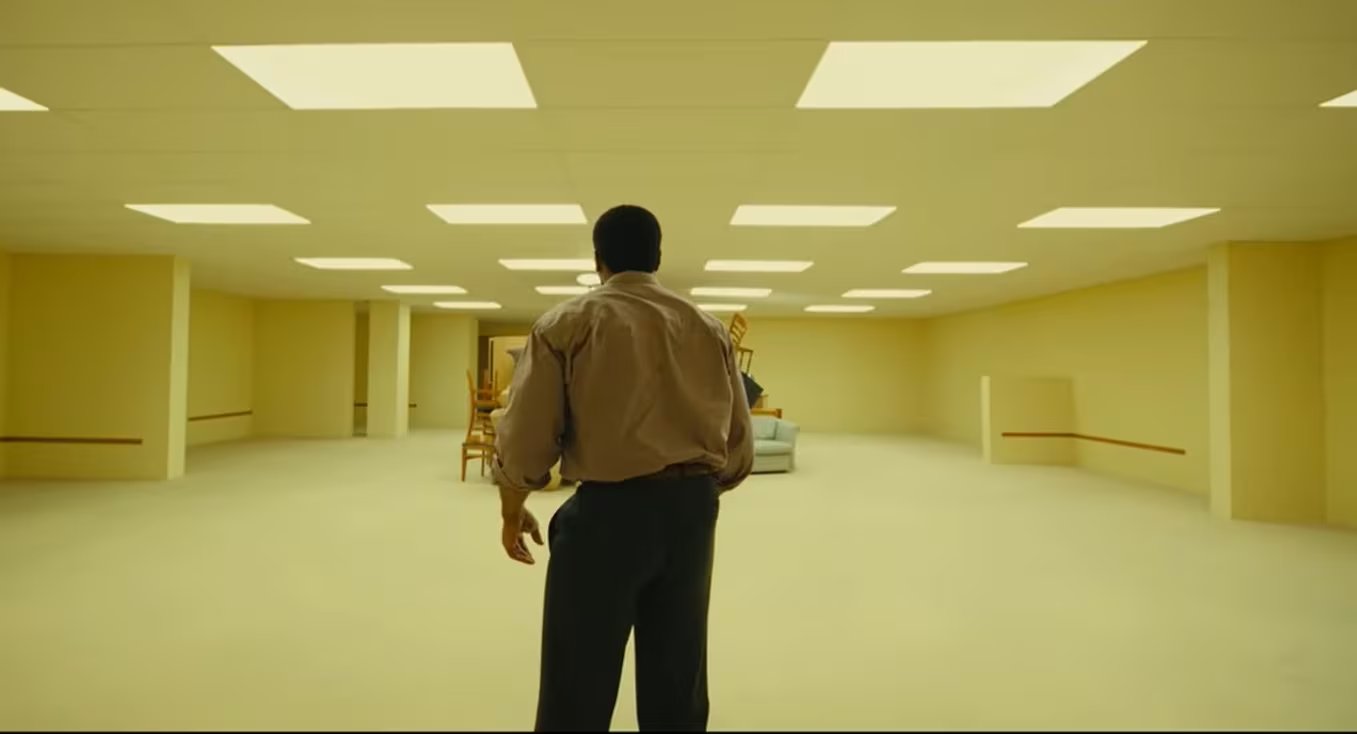 “Backrooms”, dirigida por Kane Parsons, logró el mejor estreno en la historia del estudio A24. (Captura de video)