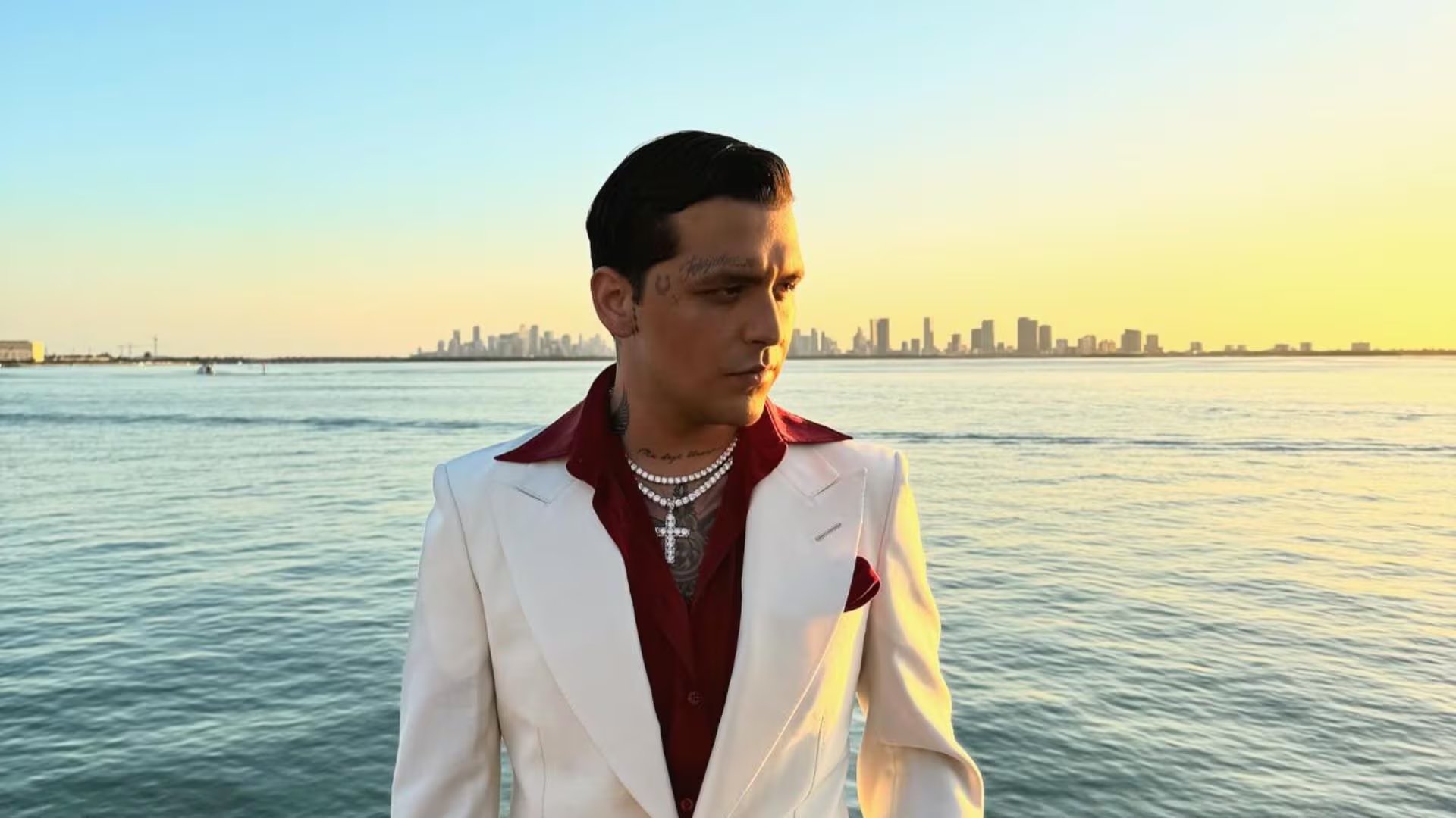 (Facebook Christian Nodal)
