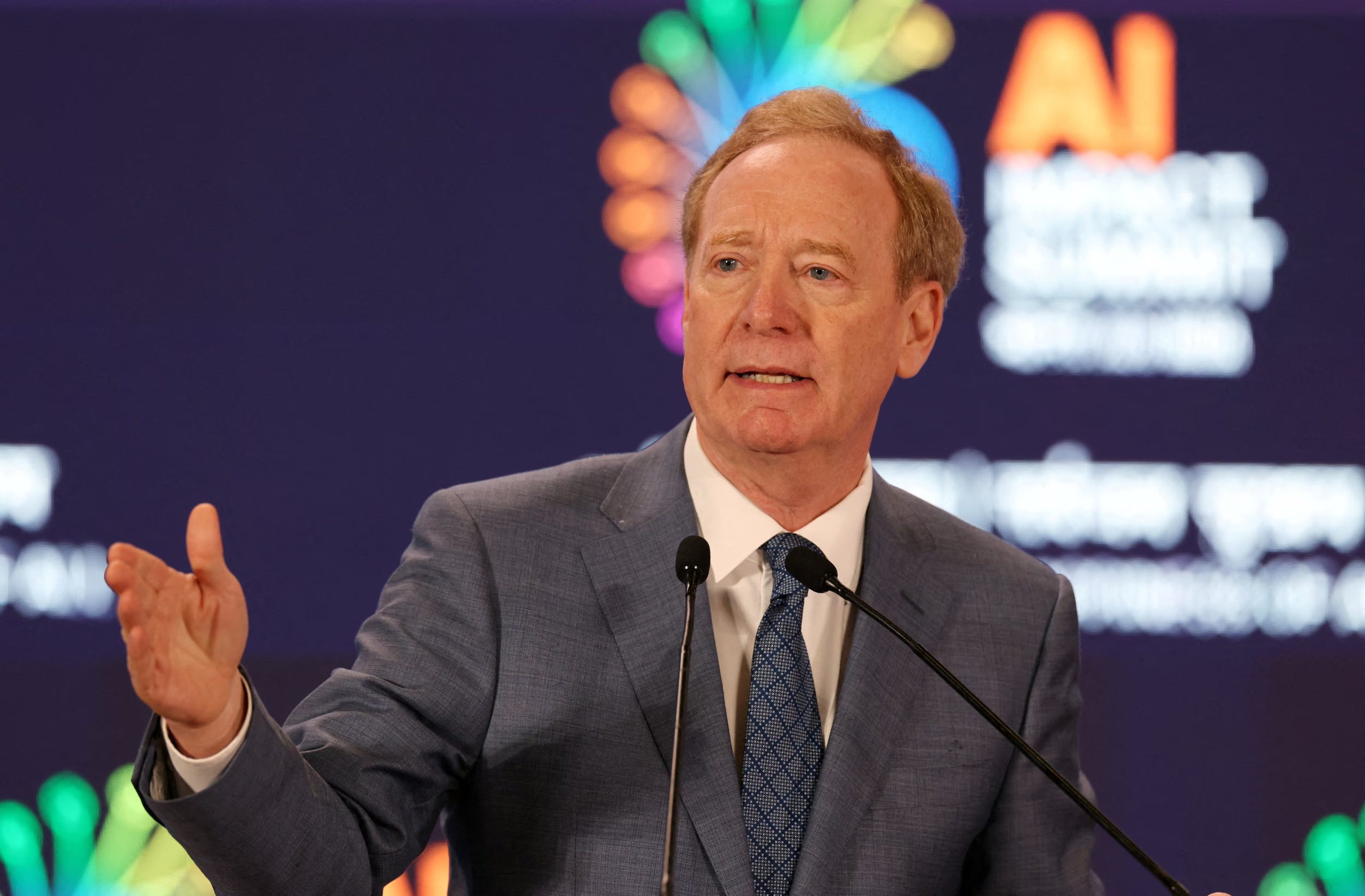 Brad Smith, presidente y vicepresidente de Microsoft, respaldó la incorporación de criterios éticos en el debate sobre el desarrollo de la inteligencia artificial (REUTERS/Archivo)