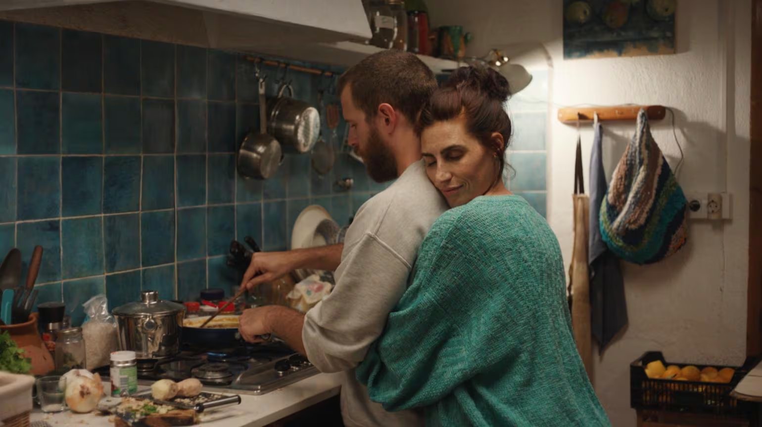 Álvaro Cervantes y Miriam Garlo en 'Sorda', ópera prima de Eva Libertad (A Contracorriente Films)