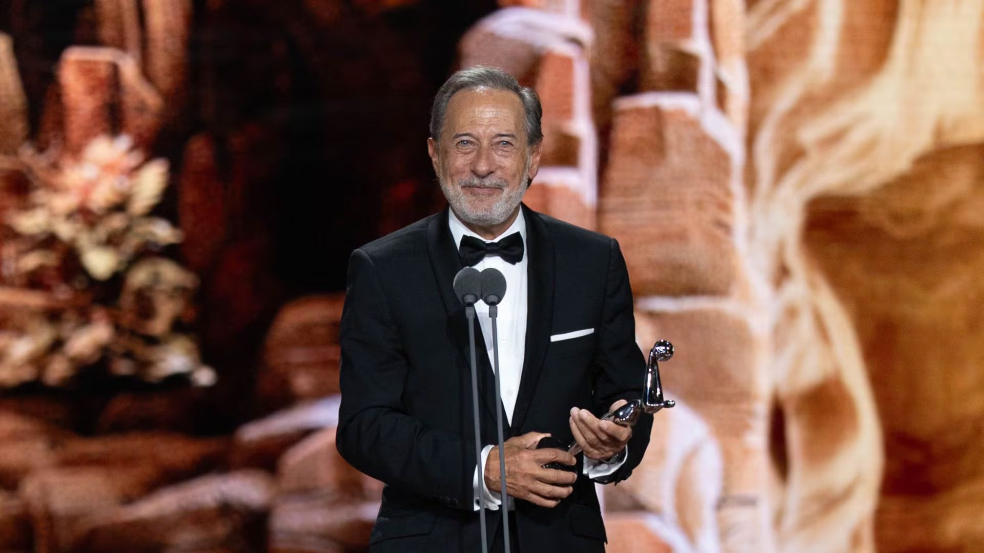 Guillermo Francella recibió el Platino de Honor 2026 en reconocimiento a su trayectoria en el cine y la televisión iberoamericana. (Créditos: Premios Platino Xcaret)