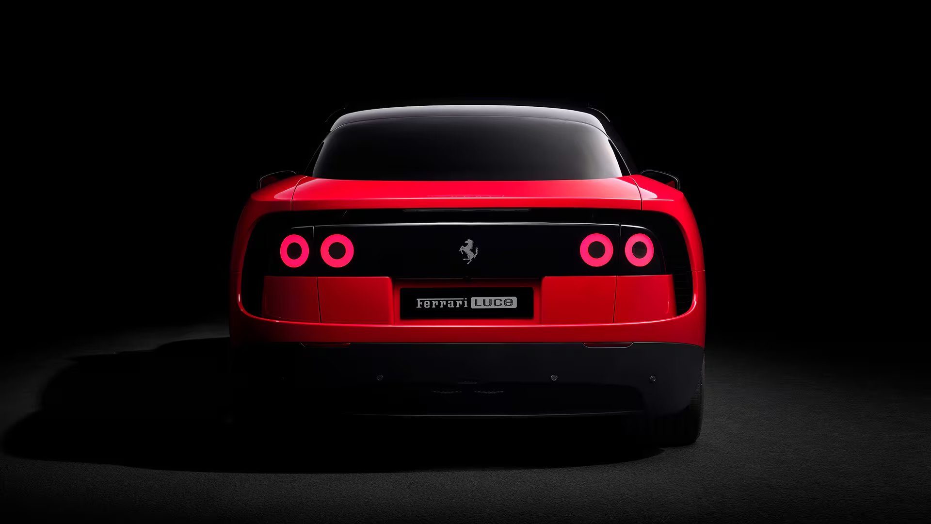 El Ferrari Luce fue presentado oficialmente en Roma el 25 de mayo, mostrando un diseño inusual para un deportivo de la firma y siendo una berlina de 4 puertas y 5 asientos. (Ferrari)