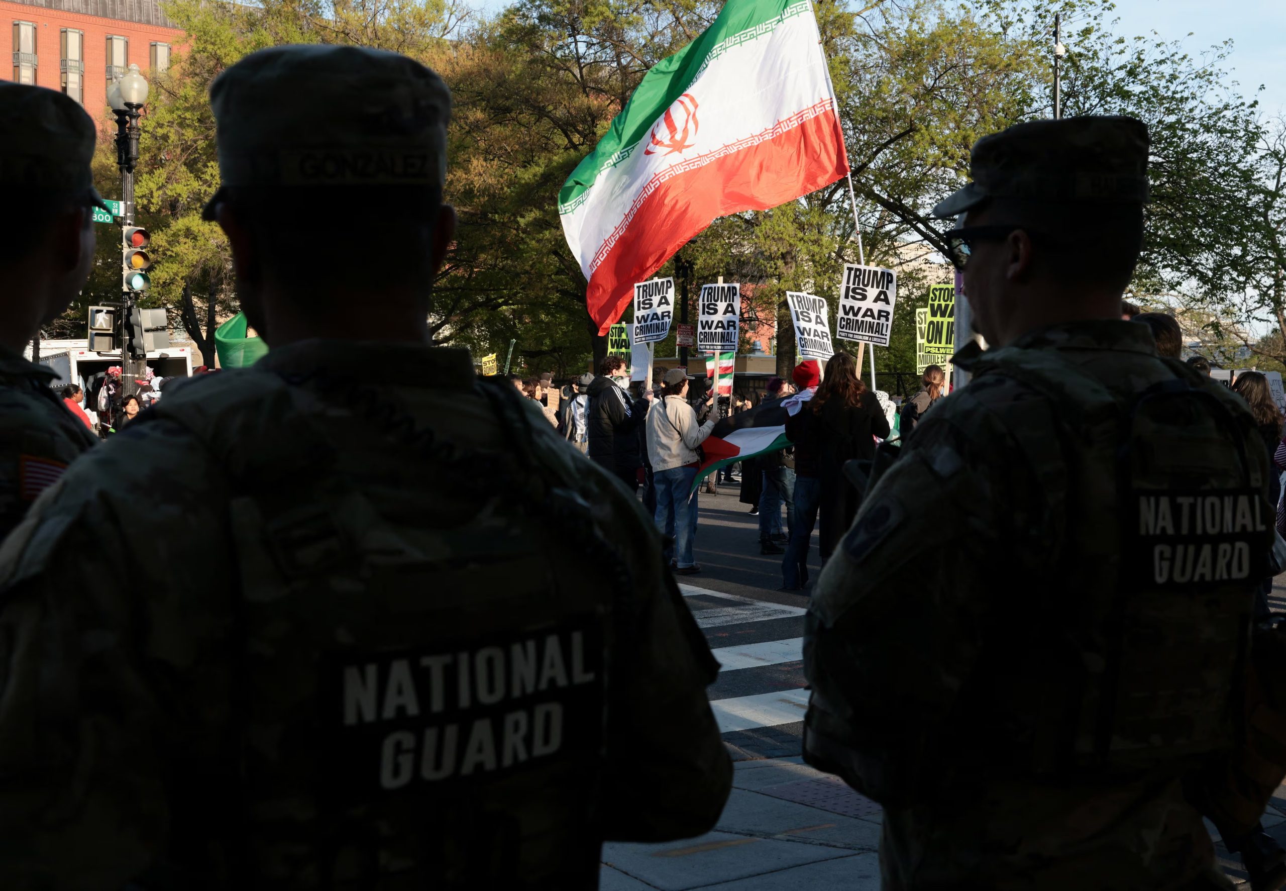 Irán confirmó haber obtenido ingresos por derechos de paso en Ormuz y advirtió a los aliados de Estados Unidos ante la resolución debatida en la ONU. (REUTERS/ARCHIVO)