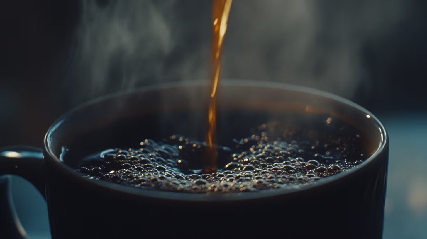 Reducir el consumo de café de forma gradual es la estrategia más efectiva para minimizar los síntomas de abstinencia y favorecer la adaptación del organismo (Imagen Ilustrativa Infobae)